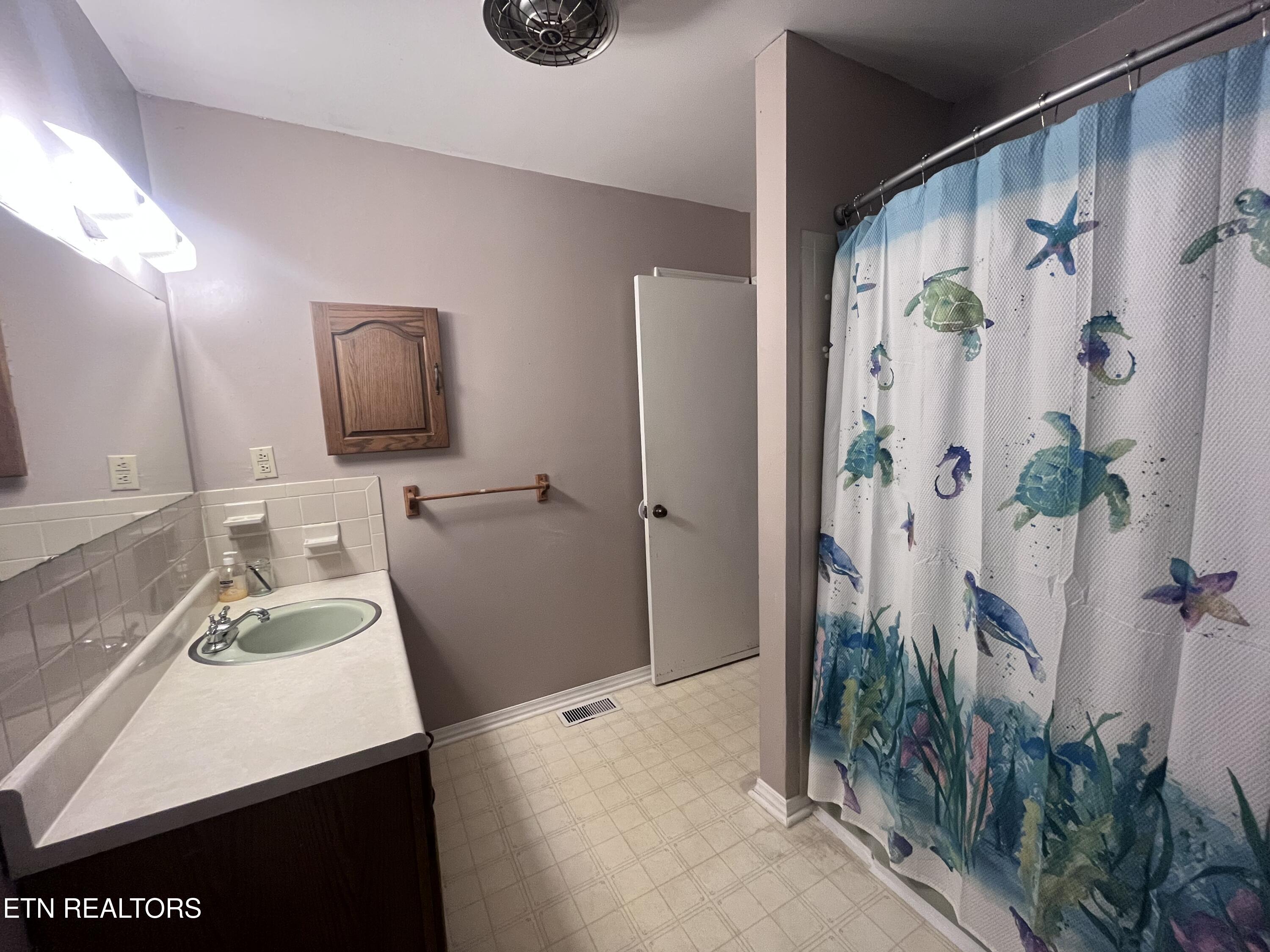 216 Mimosa Avenue Rockwood TN 37854