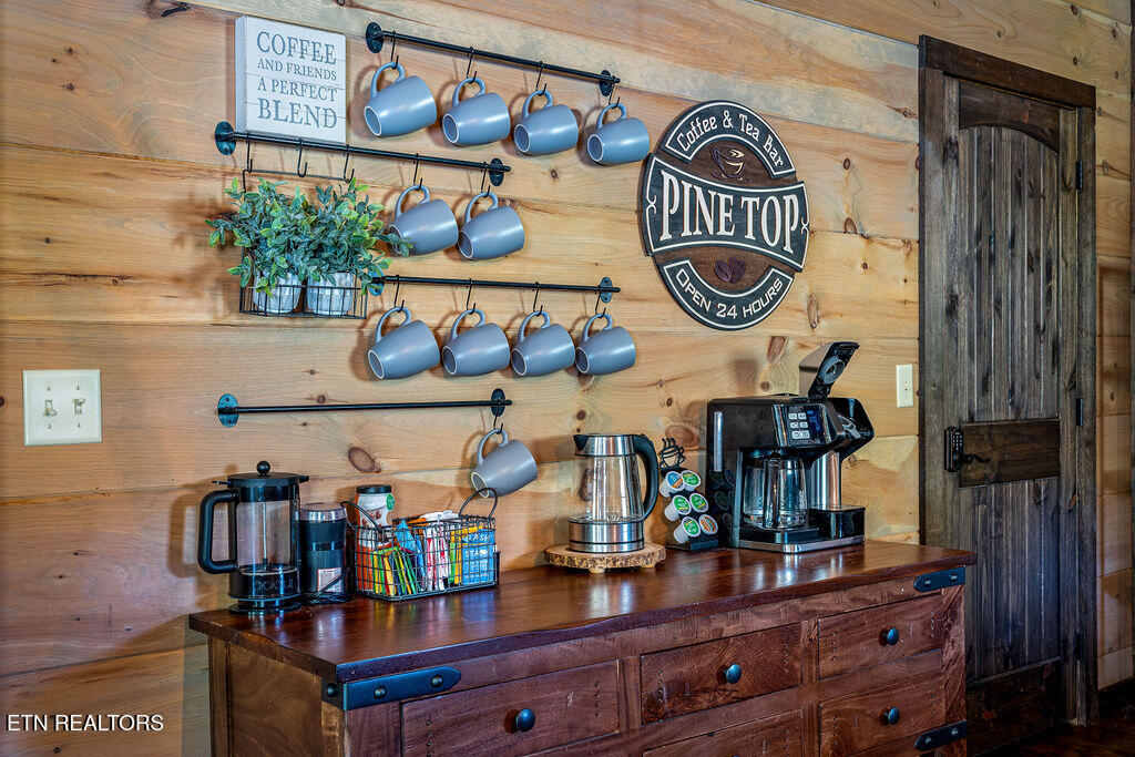 834 Pine Top Lane Gatlinburg TN 37738