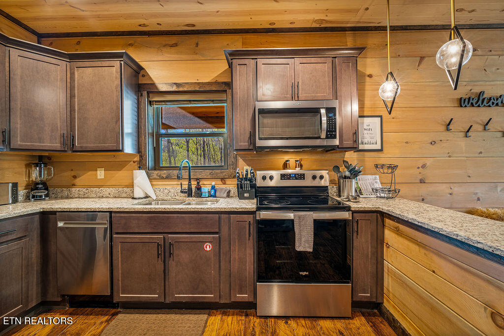 834 Pine Top Lane Gatlinburg TN 37738