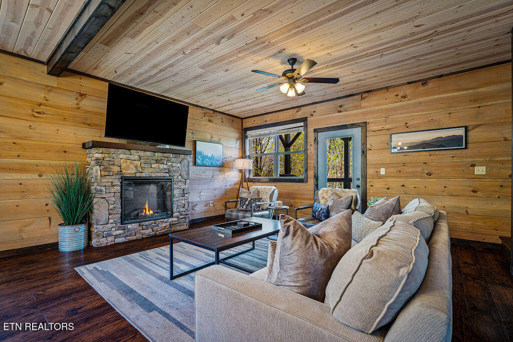834 Pine Top Lane Gatlinburg TN 37738
