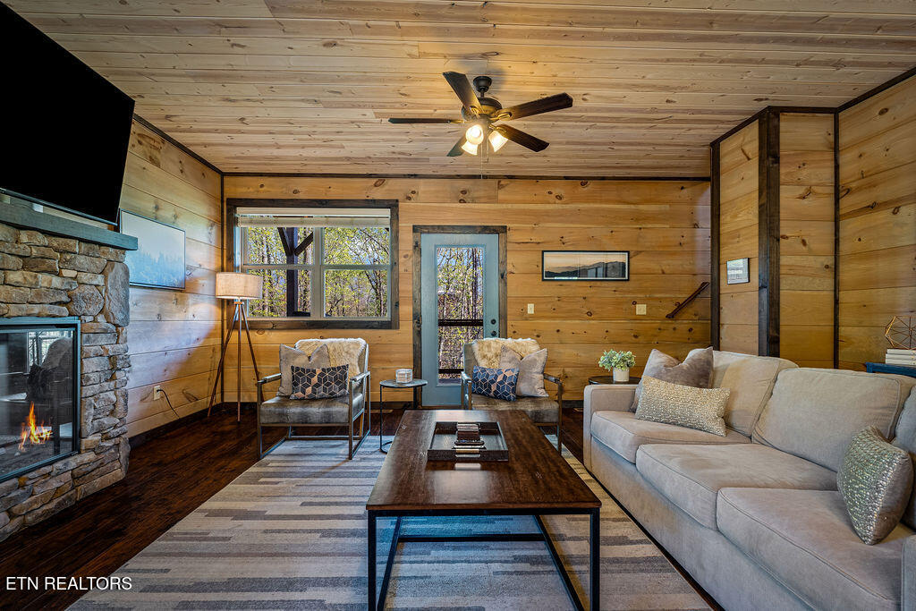 834 Pine Top Lane Gatlinburg TN 37738