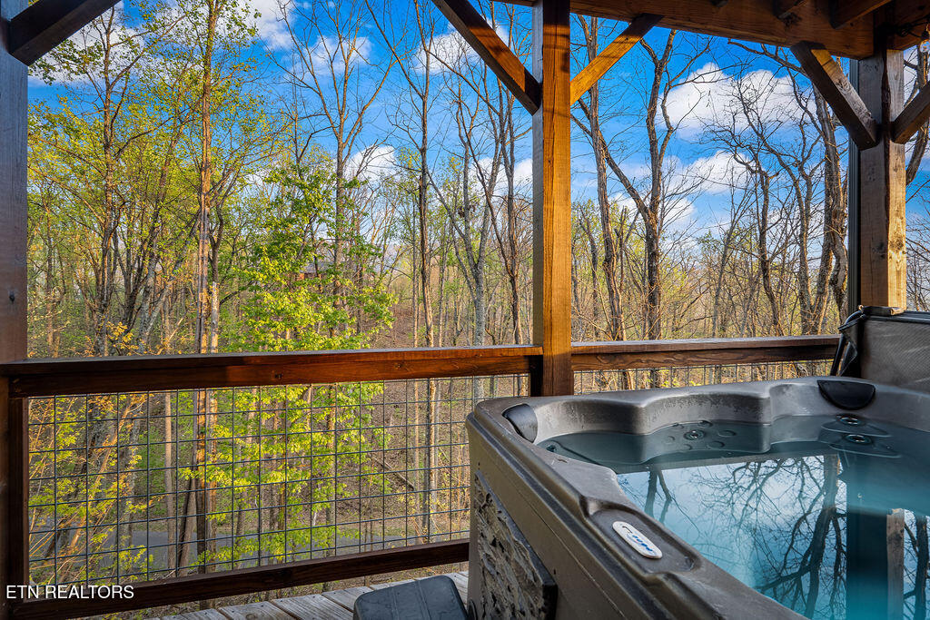 834 Pine Top Lane Gatlinburg TN 37738