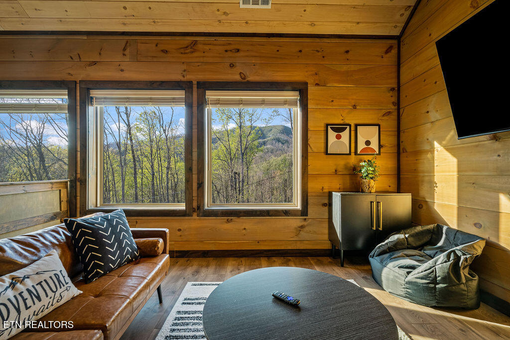 834 Pine Top Lane Gatlinburg TN 37738