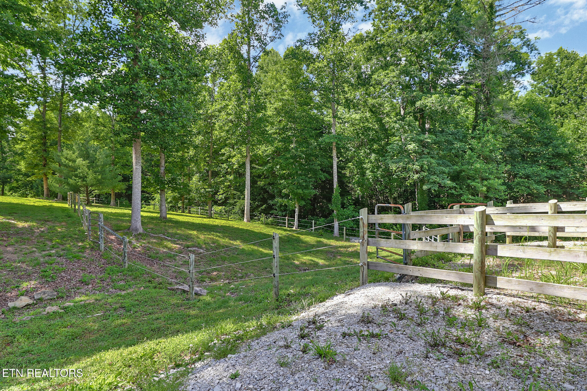 292 Crouch Branch Lane Allardt TN 38504