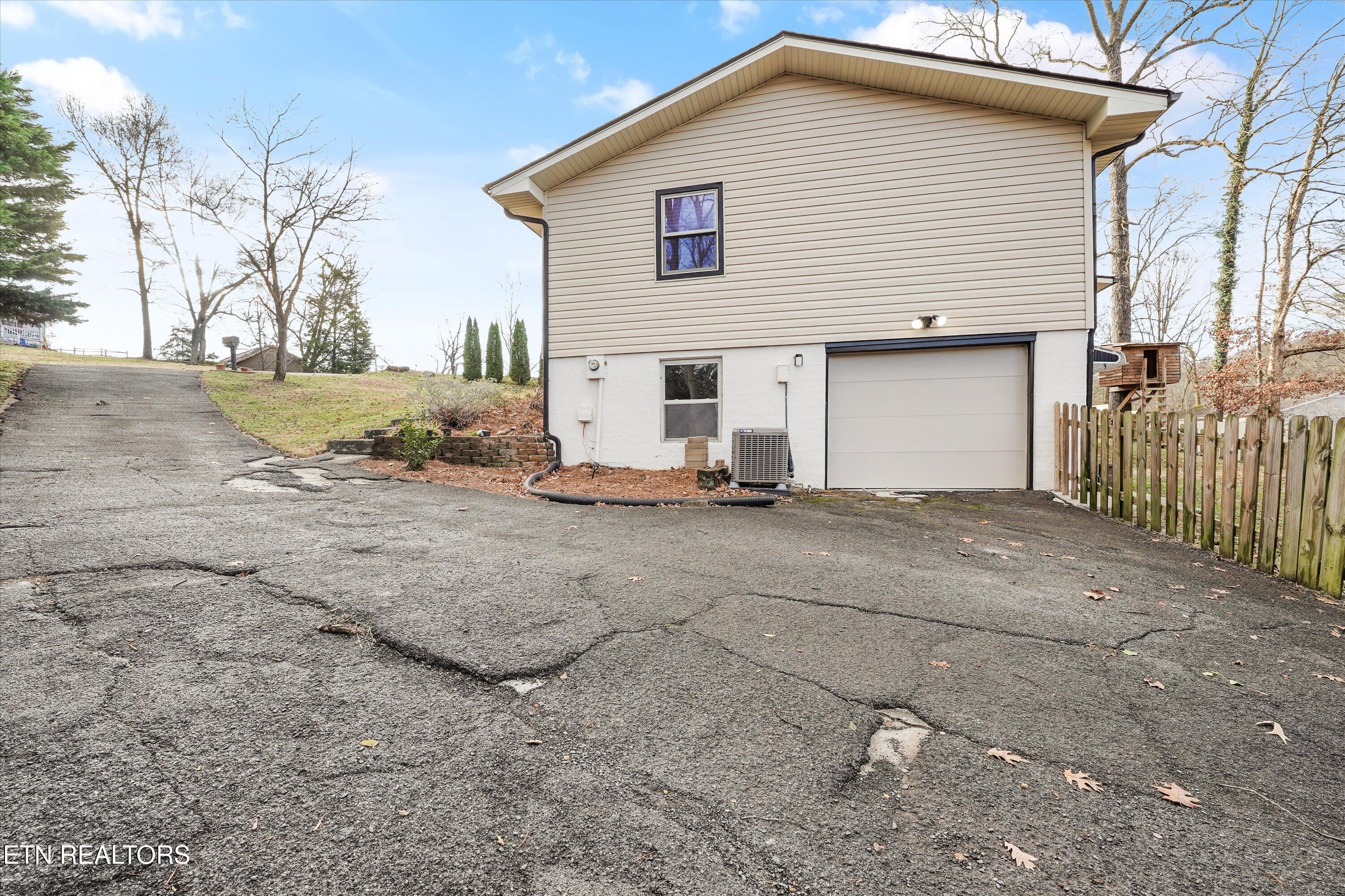 1403 Northshire Lane Knoxville TN 37922