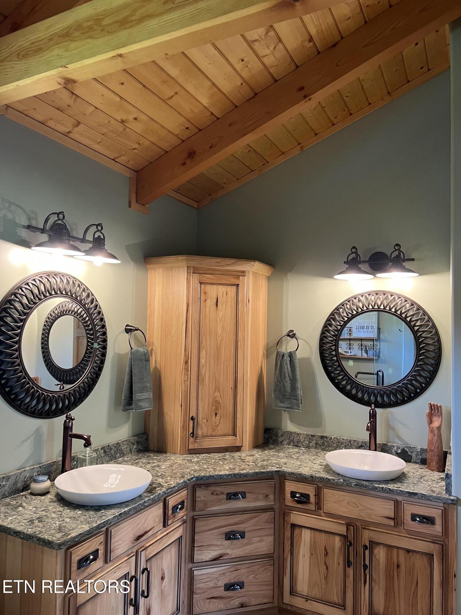 575 E Fork Road Whitleyville TN 38588
