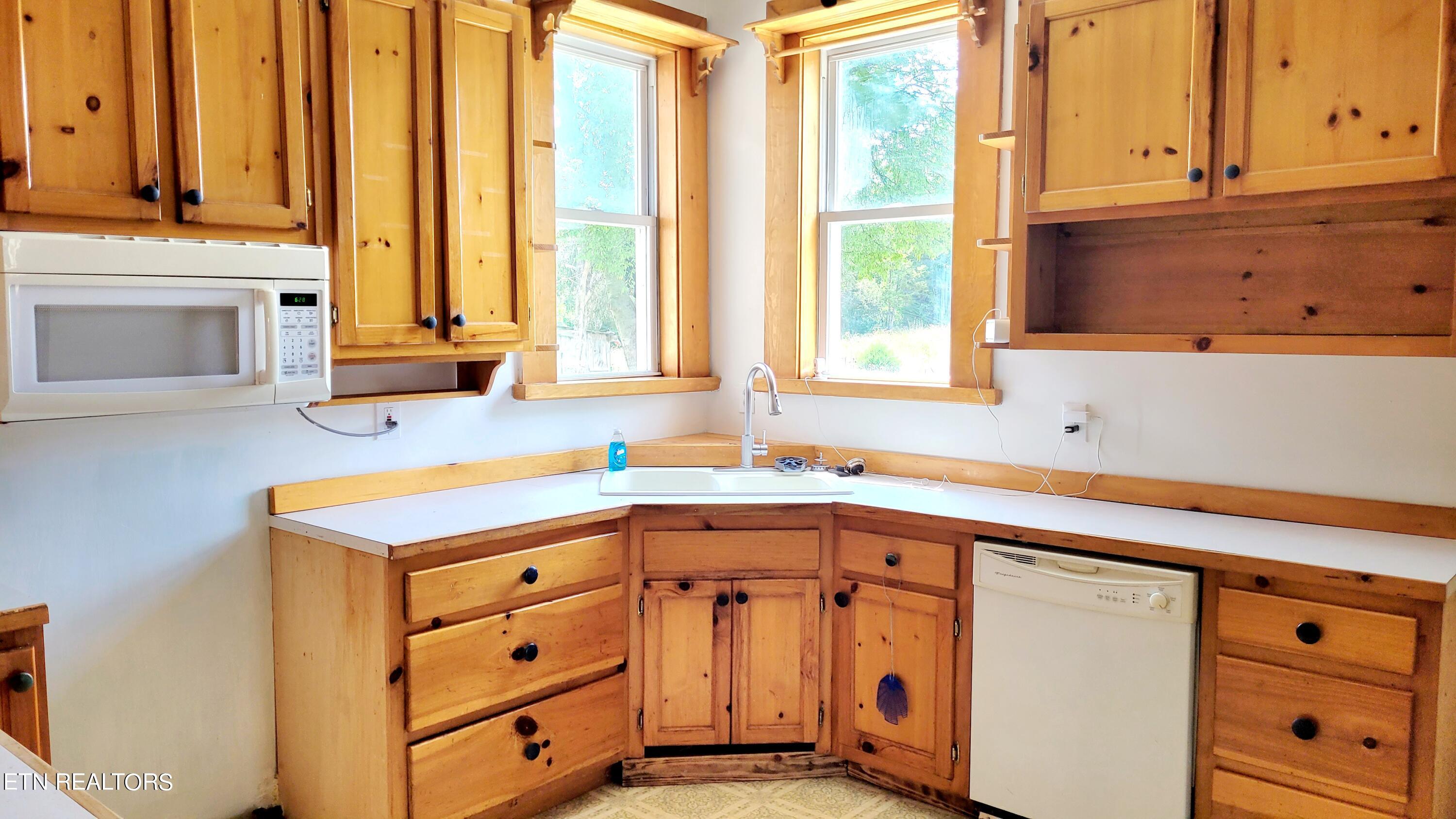24680 Martel Road Lenoir City TN 37772