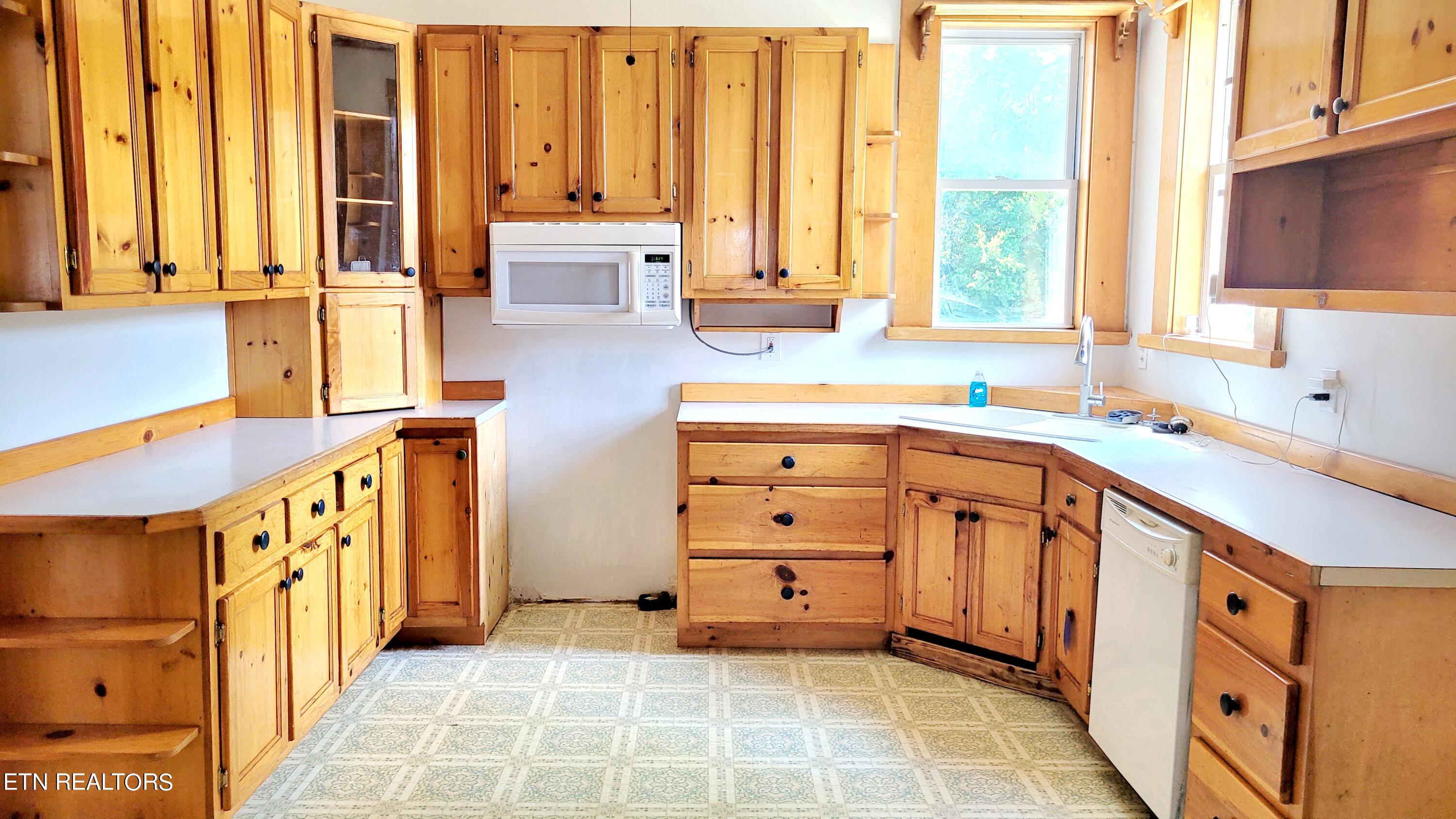 24680 Martel Road Lenoir City TN 37772