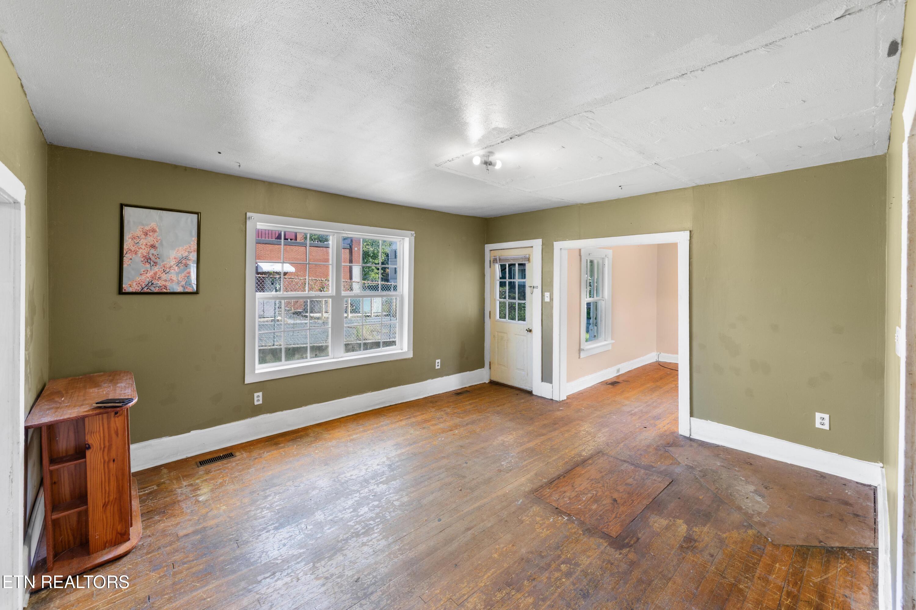 105 Clinton Street Harriman TN 37748