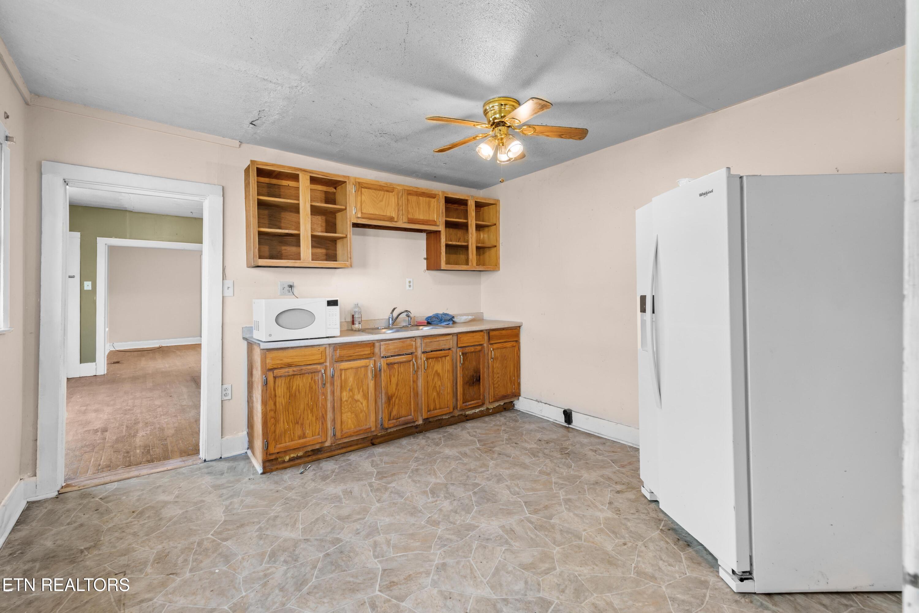 105 Clinton Street Harriman TN 37748
