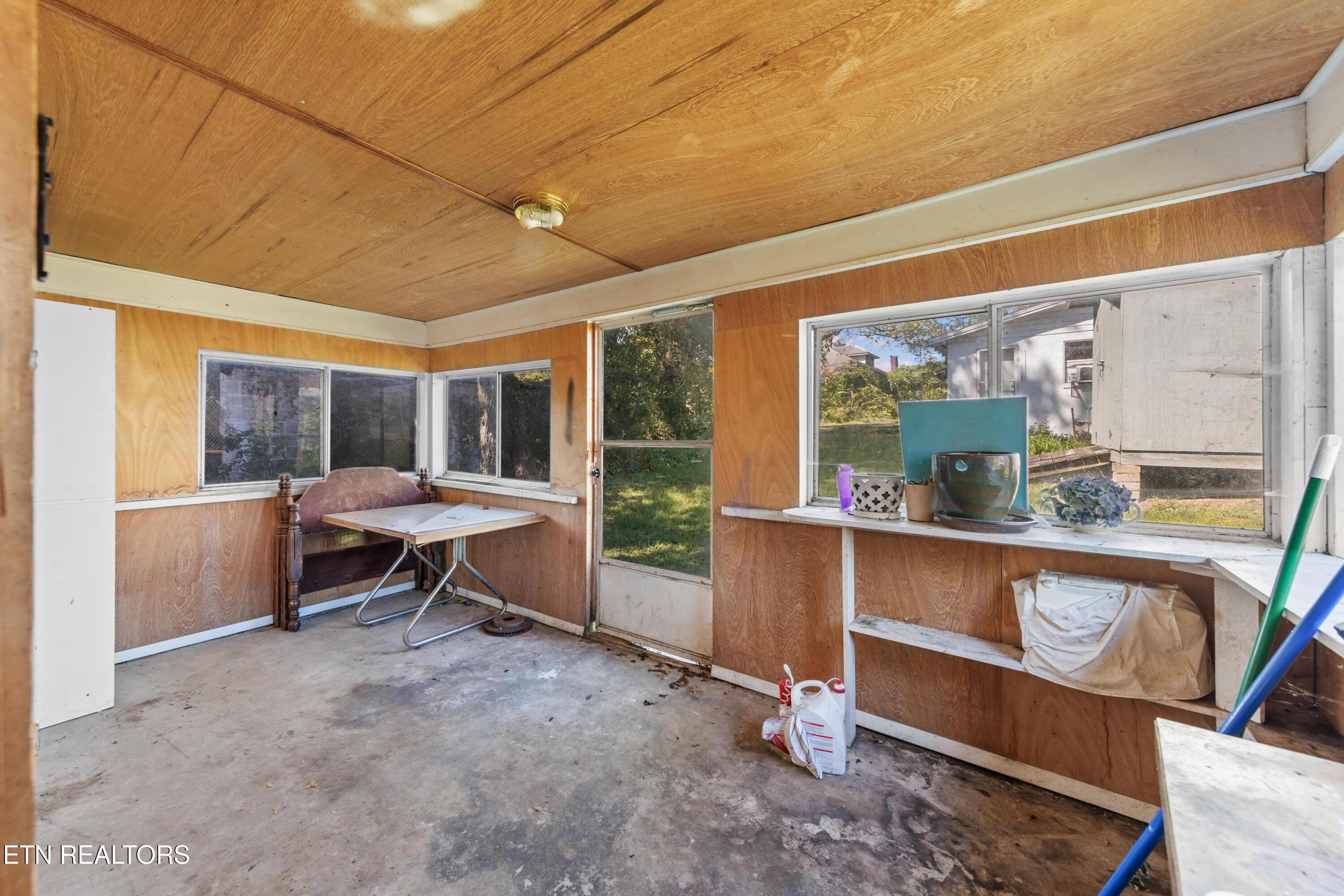 105 Clinton Street Harriman TN 37748