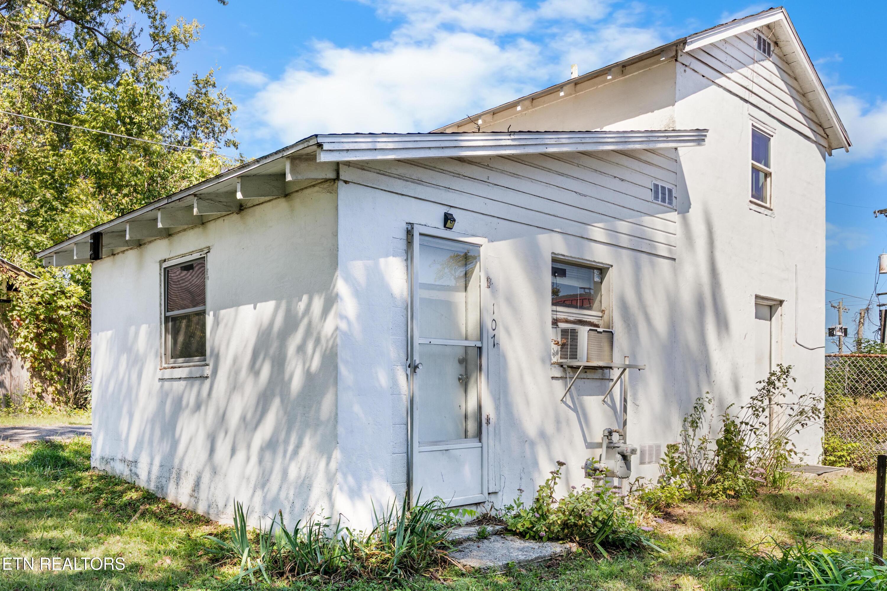 105 Clinton Street Harriman TN 37748