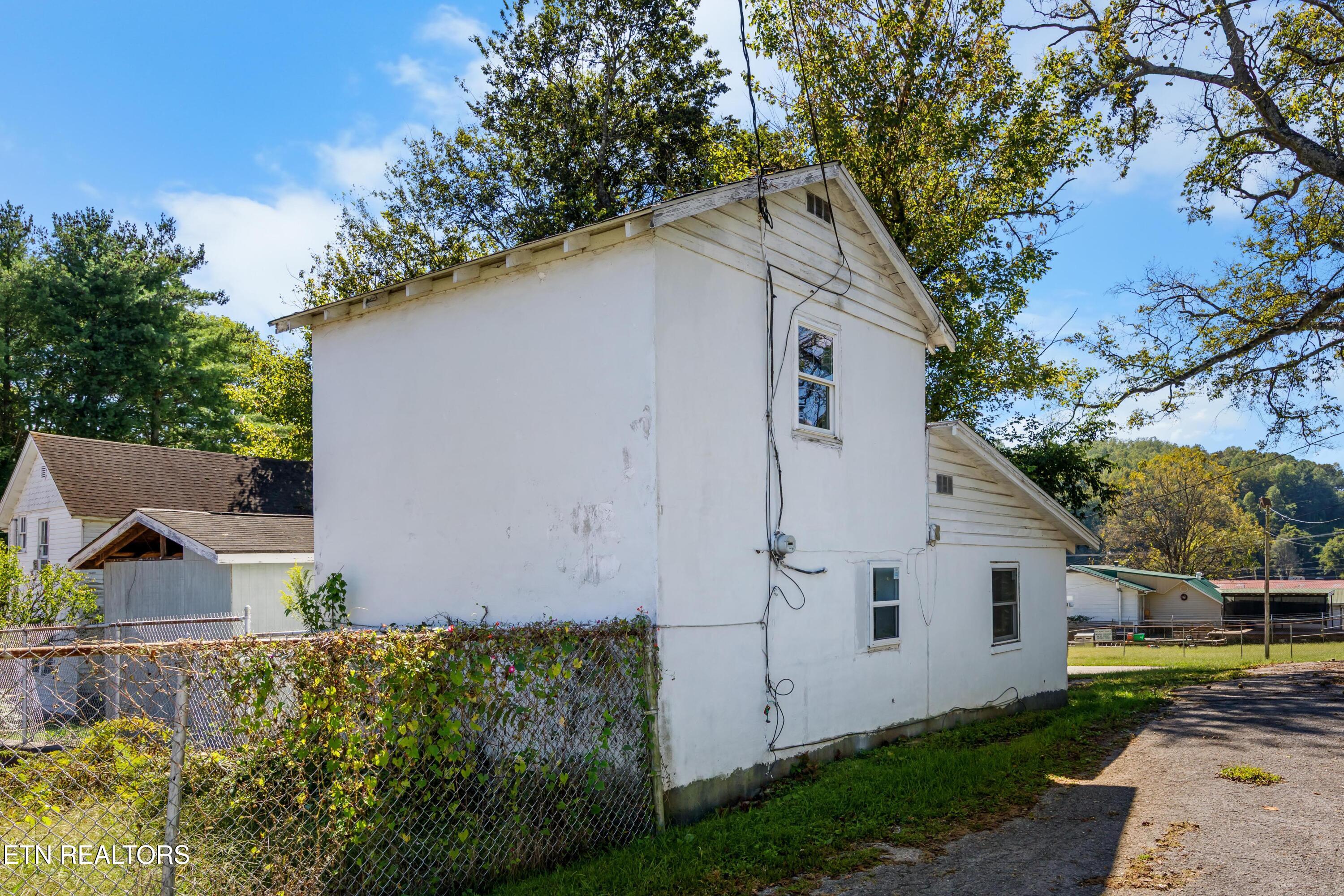 105 Clinton Street Harriman TN 37748