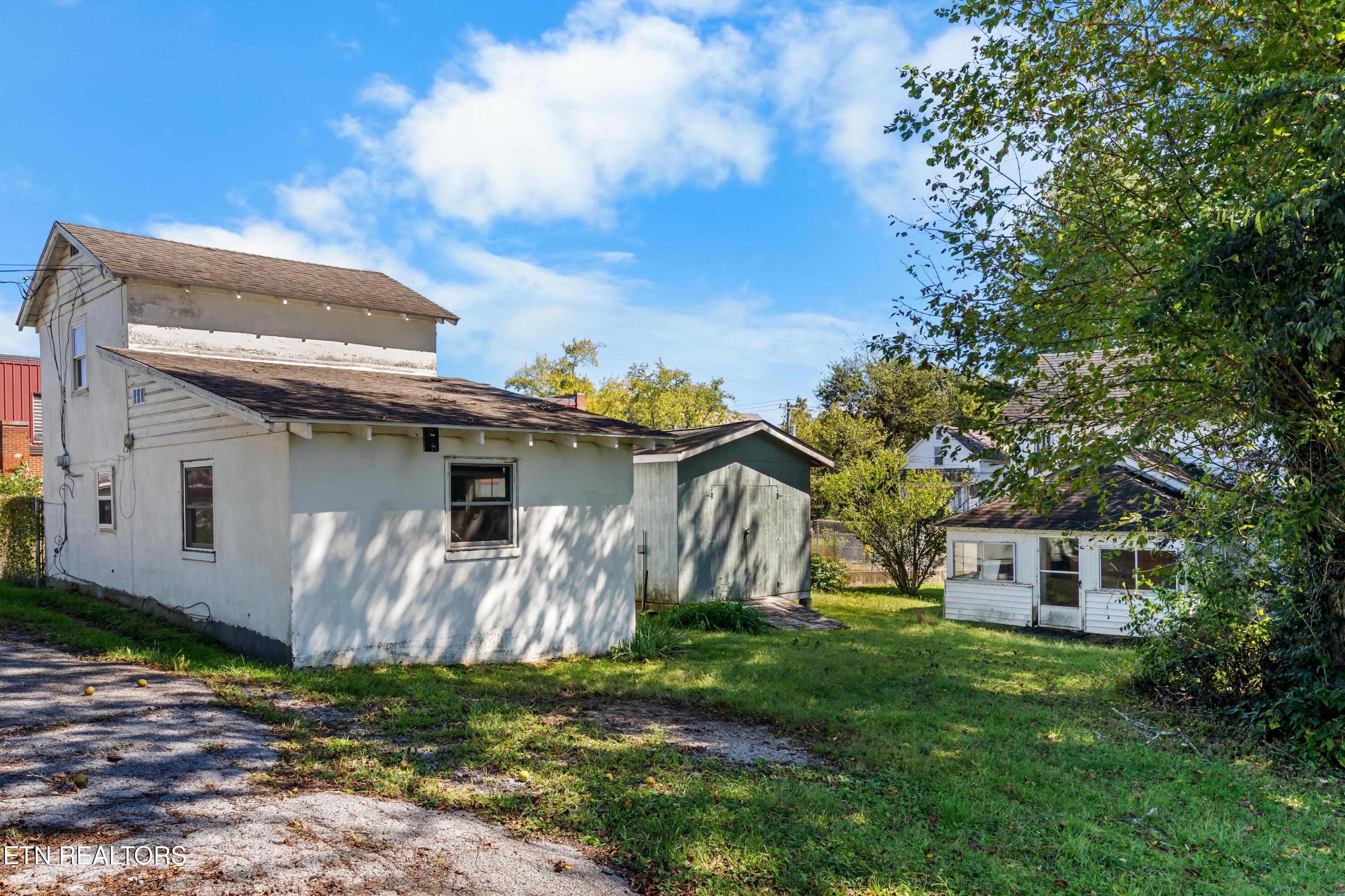 105 Clinton Street Harriman TN 37748
