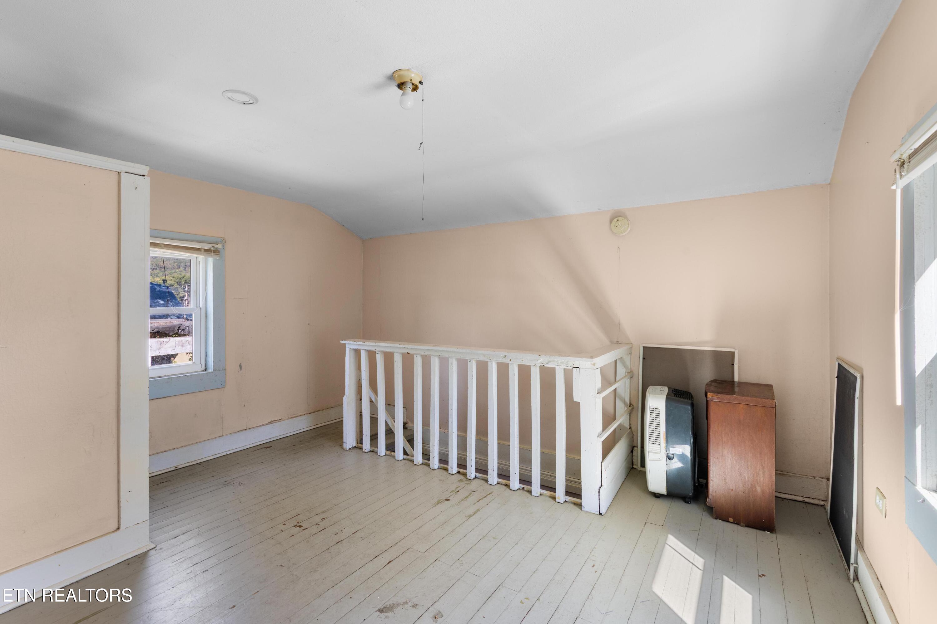 105 Clinton Street Harriman TN 37748
