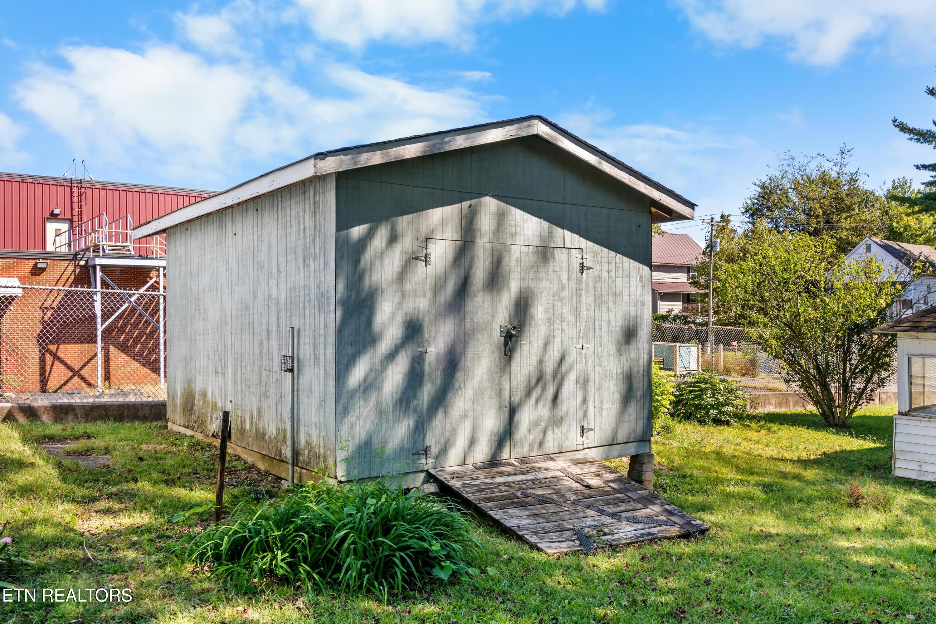 105 Clinton Street Harriman TN 37748