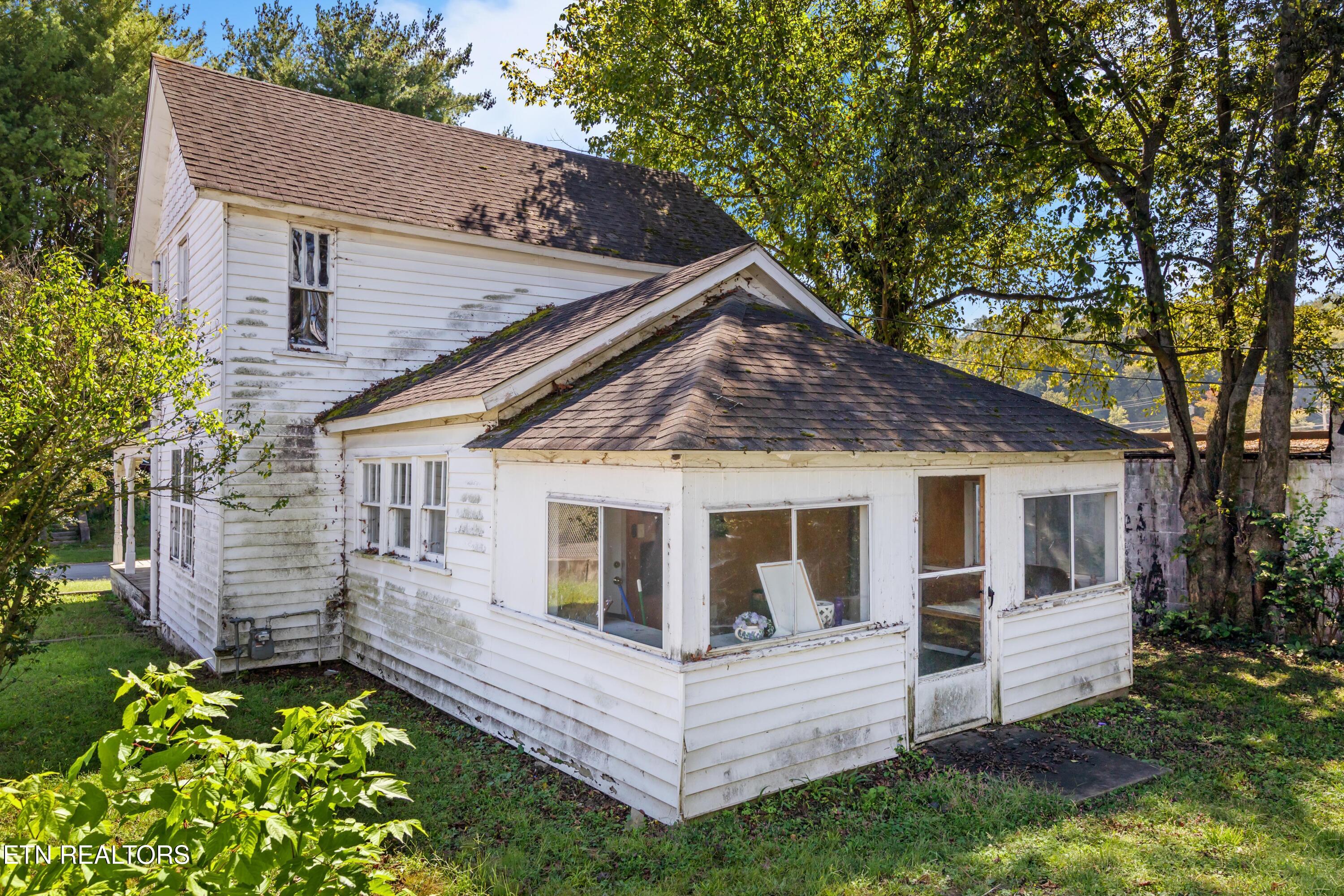 105 Clinton Street Harriman TN 37748
