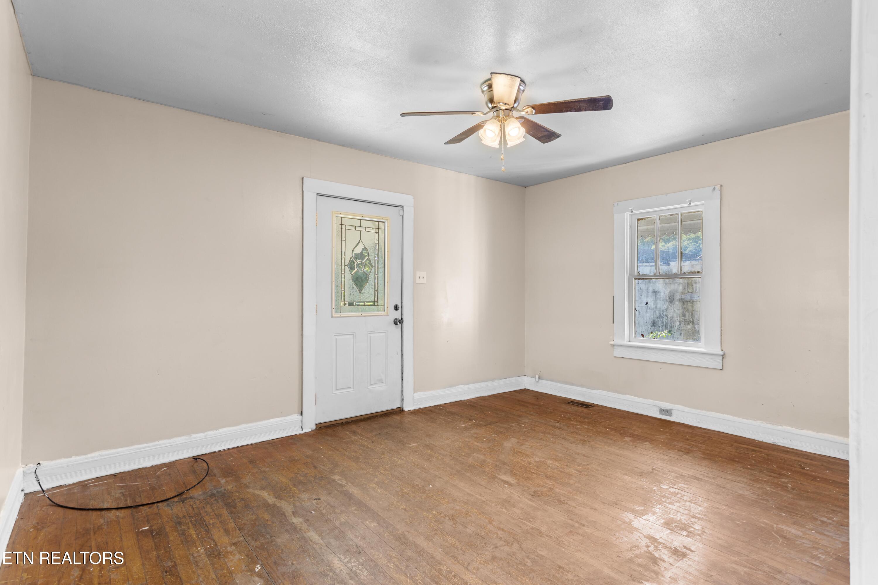 105 Clinton Street Harriman TN 37748