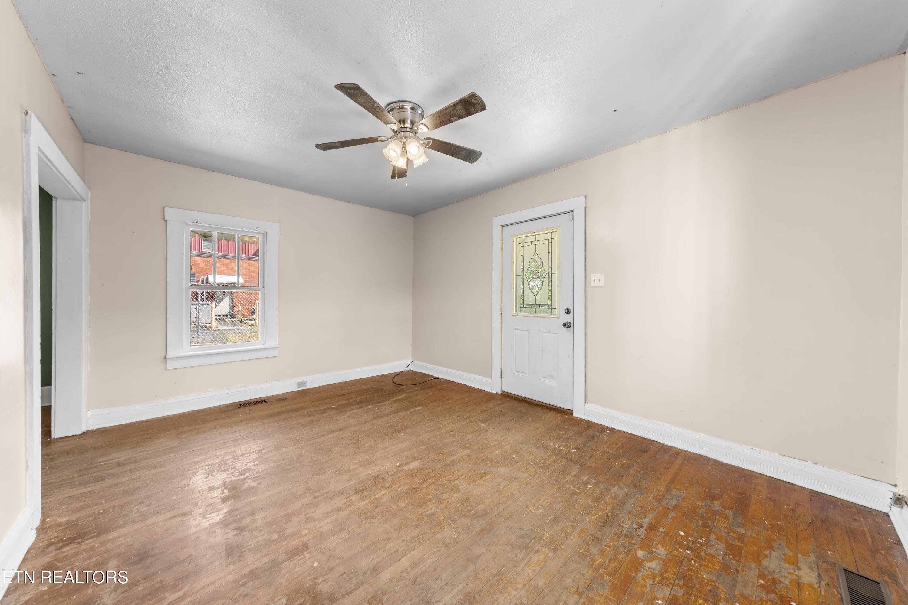 105 Clinton Street Harriman TN 37748