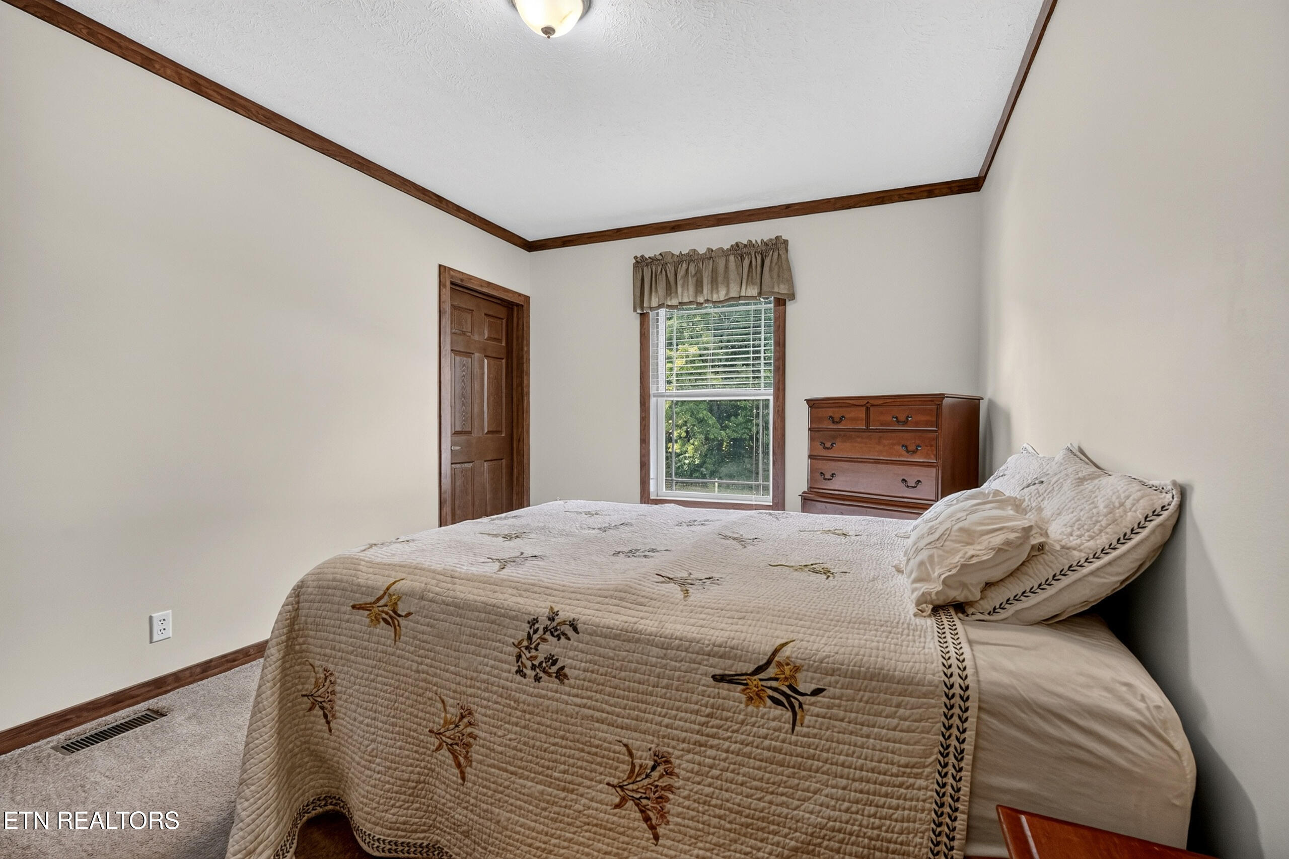 295 Narrow Way Crossville TN 38572