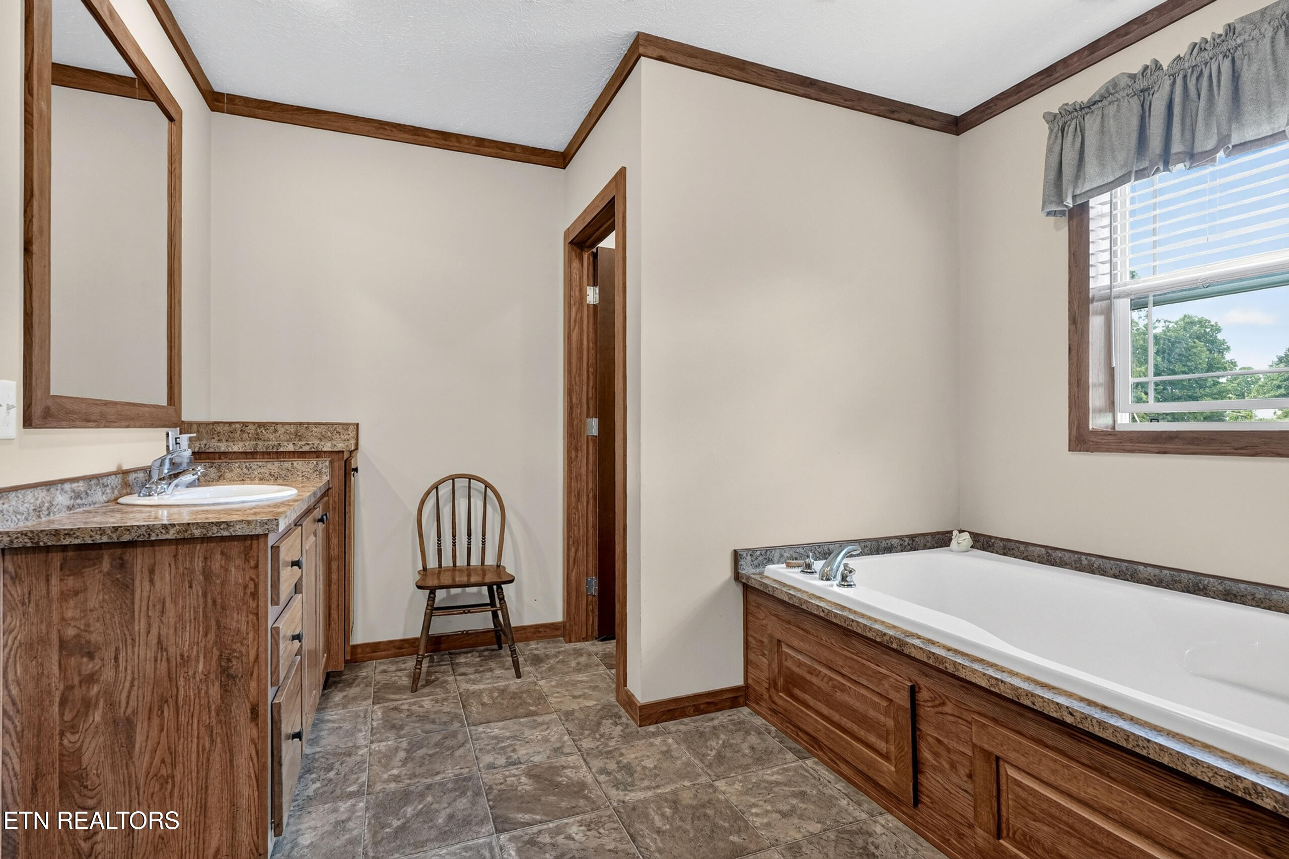 295 Narrow Way Crossville TN 38572