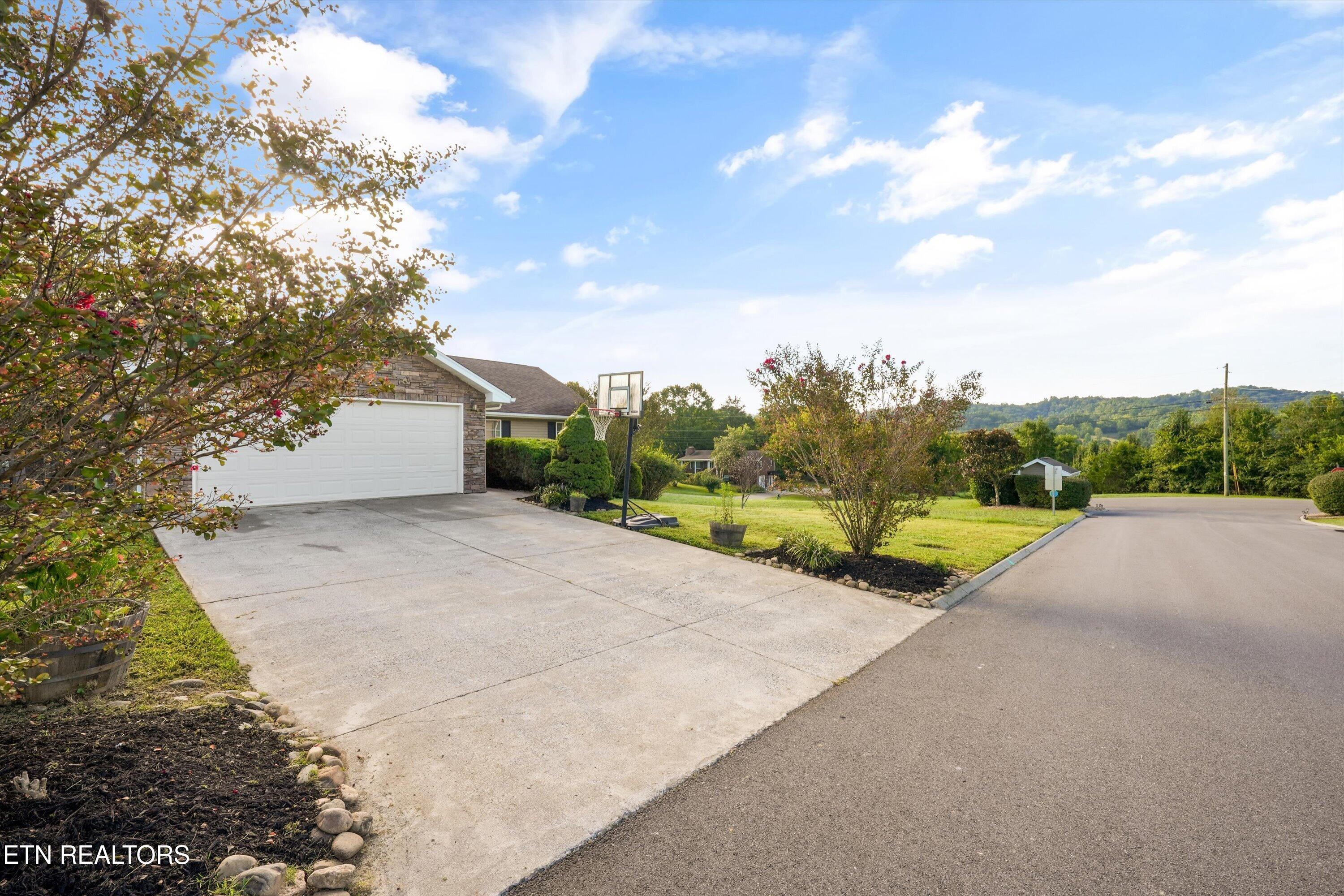 1006 Stones Throw Lane Sevierville TN 37876