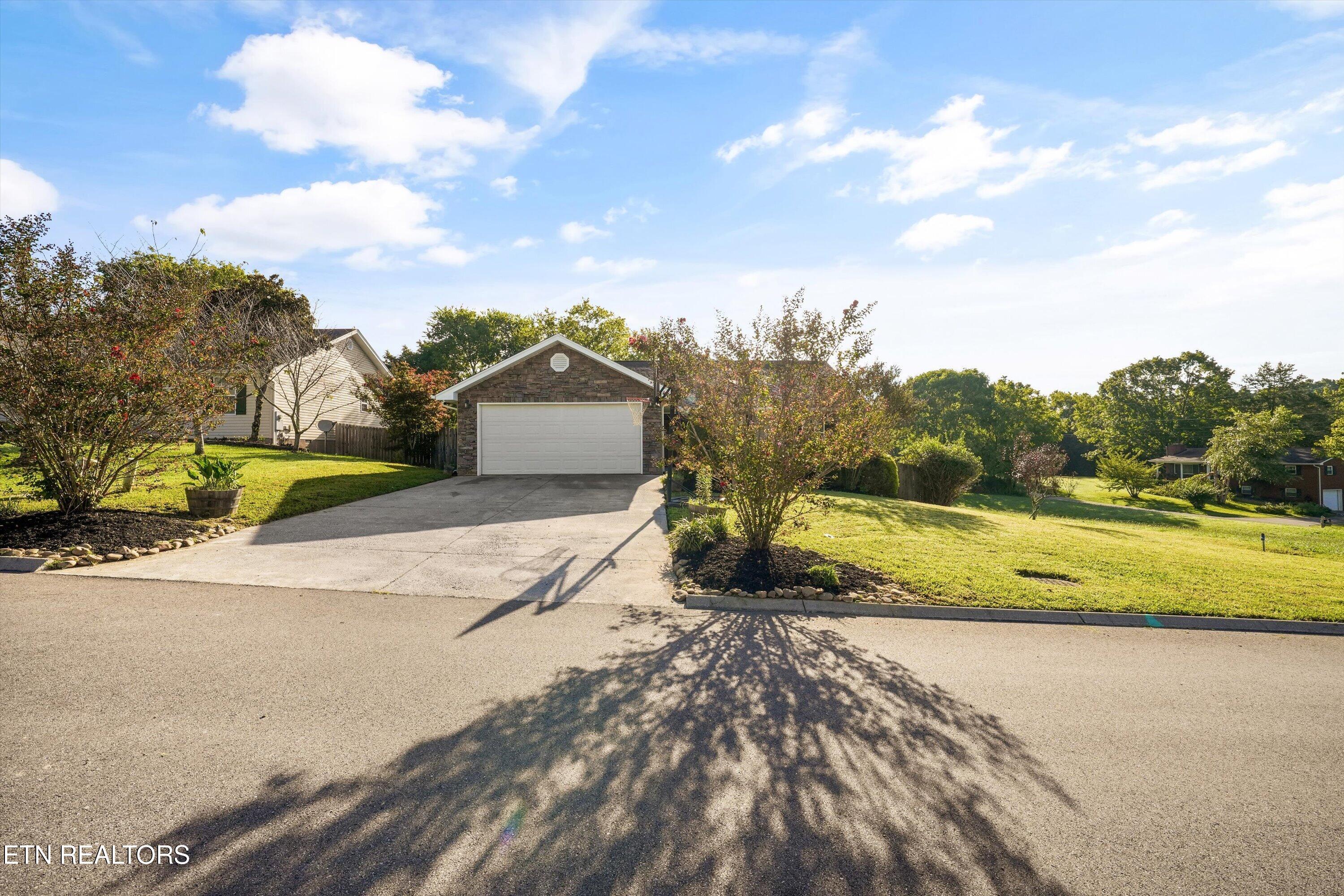 1006 Stones Throw Lane Sevierville TN 37876