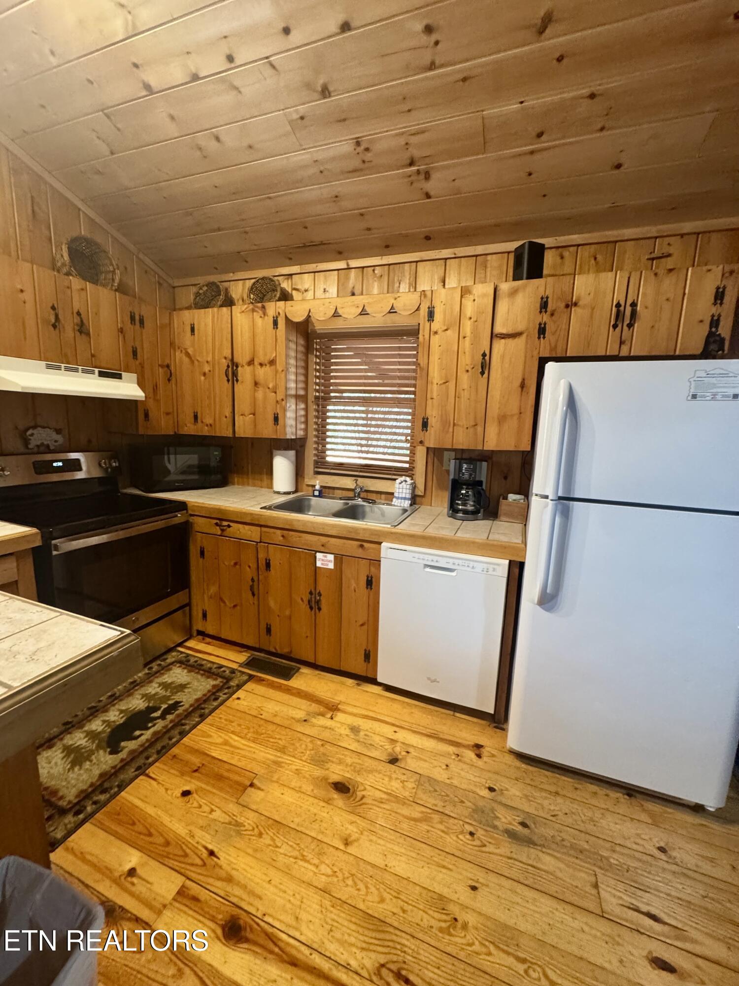 2950 Grassy Branch Loop Sevierville TN 37876