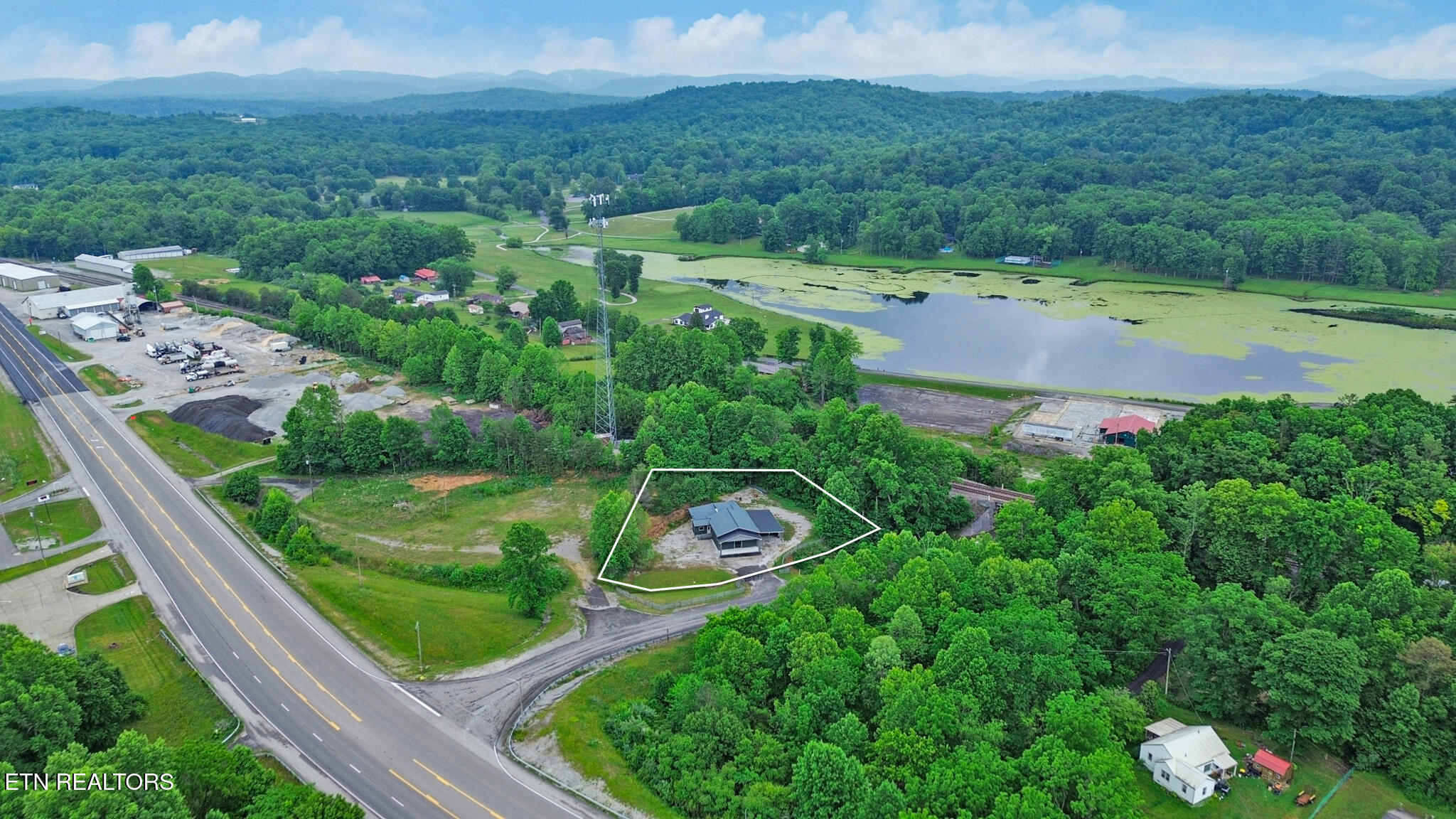 163 Underpass Drive Oneida TN 37841