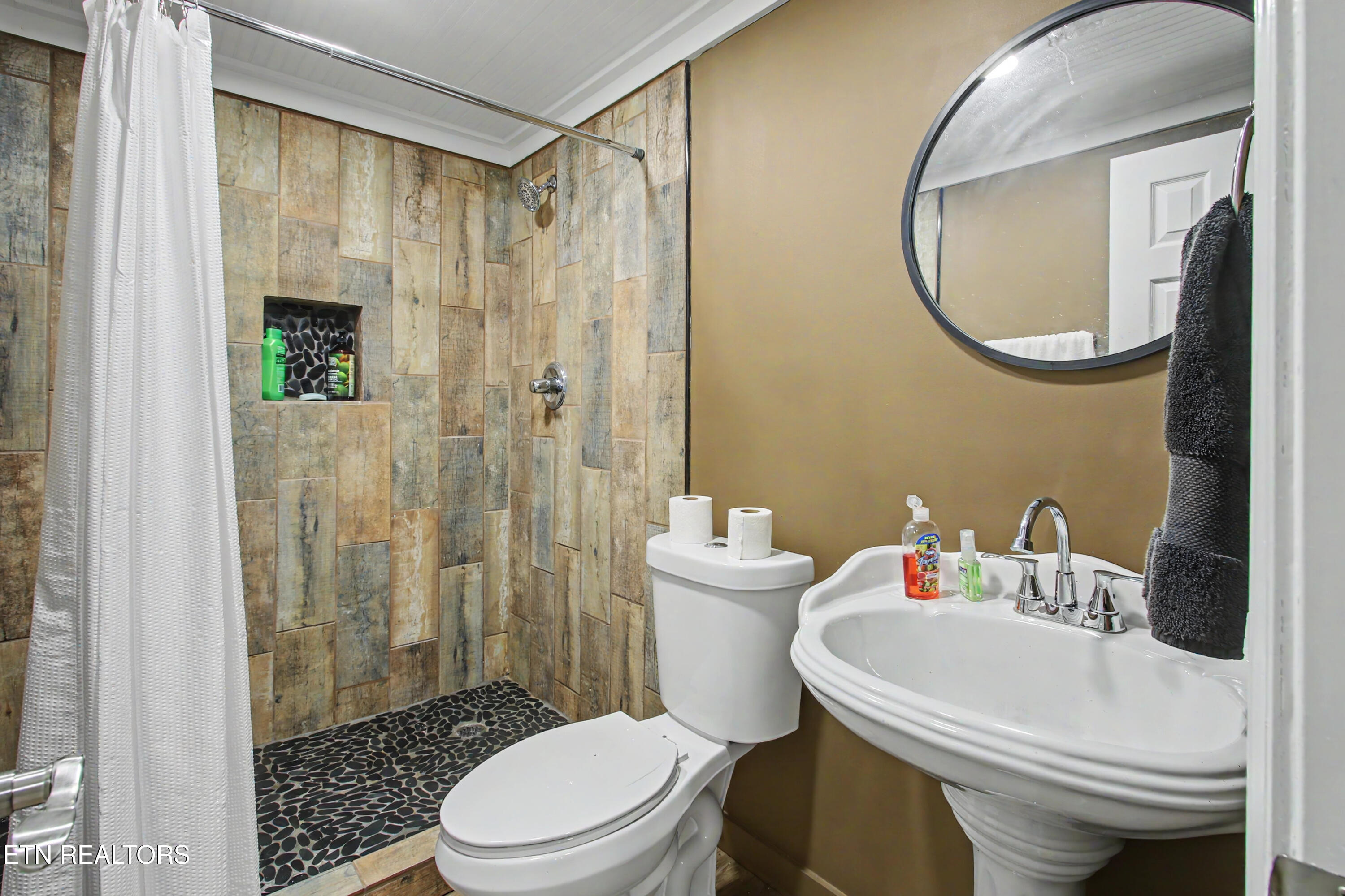 131 Inata Circle Loudon TN 37774