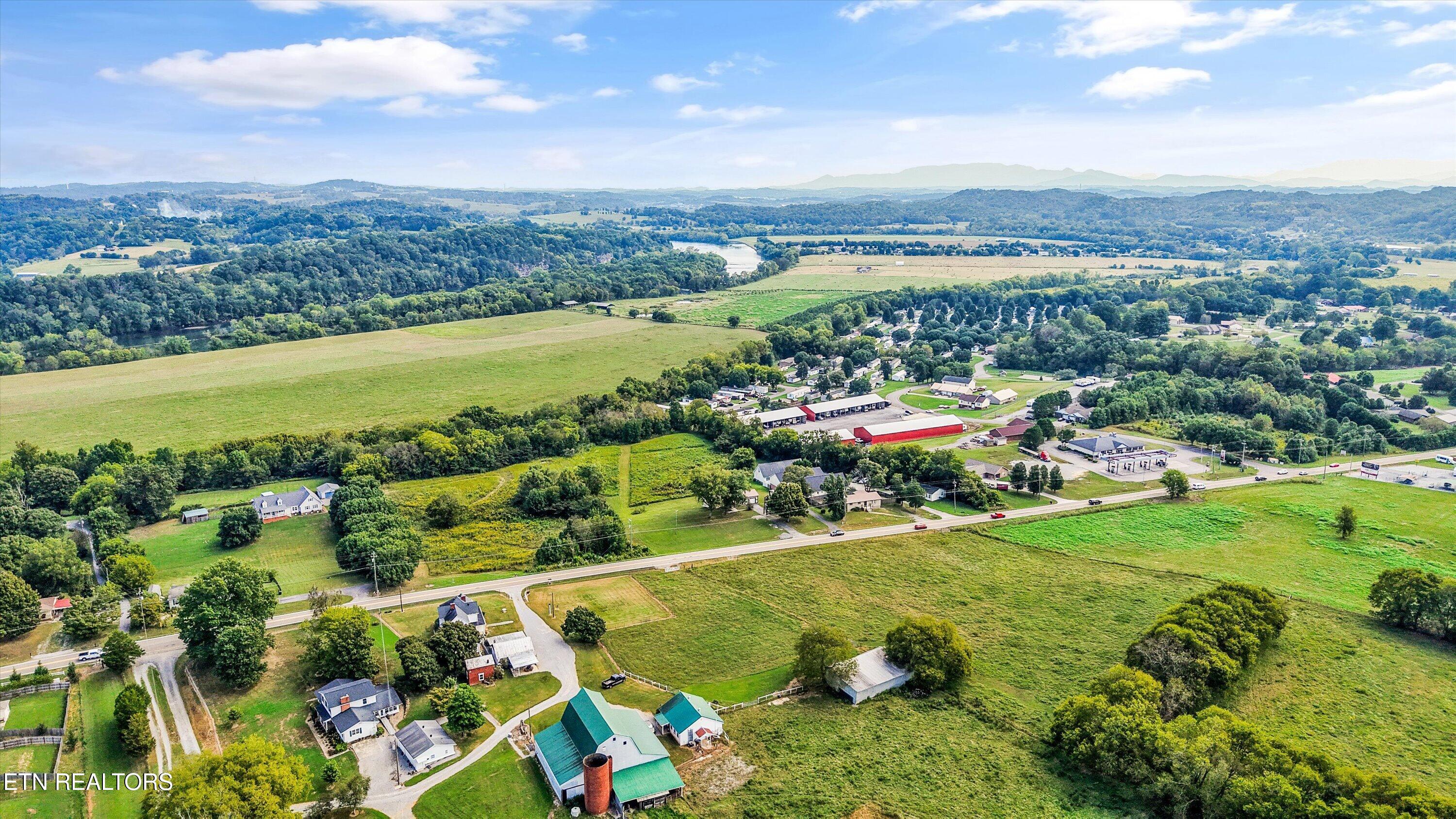 2882 Boyds Creek Highway Sevierville TN 37876