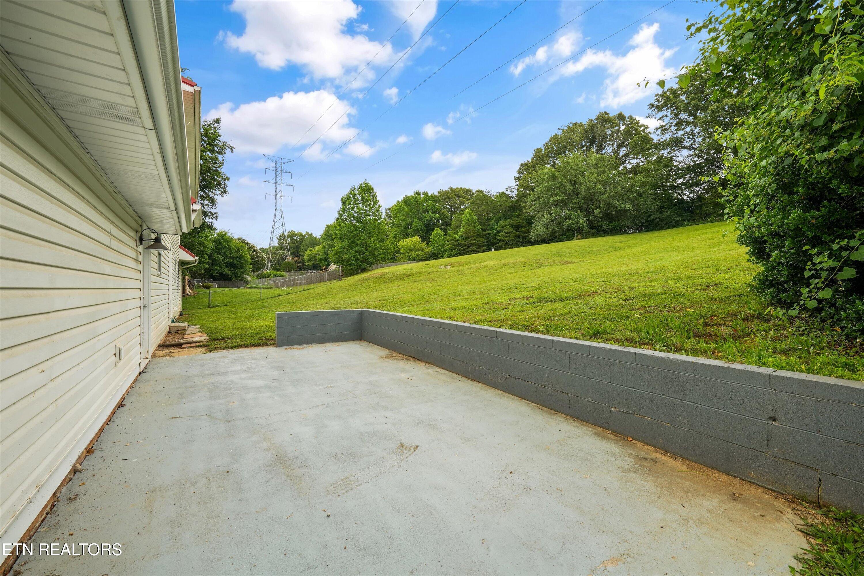 2527 Robinson Drive Louisville TN 37777