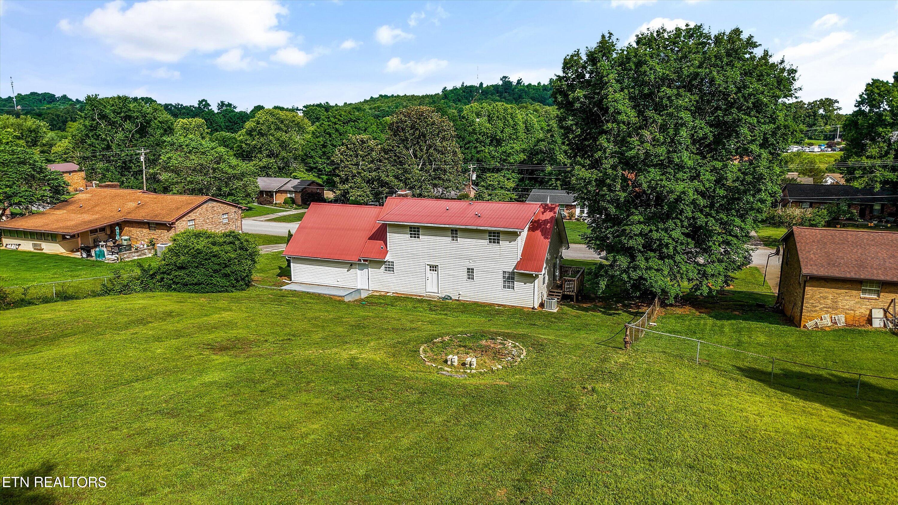2527 Robinson Drive Louisville TN 37777