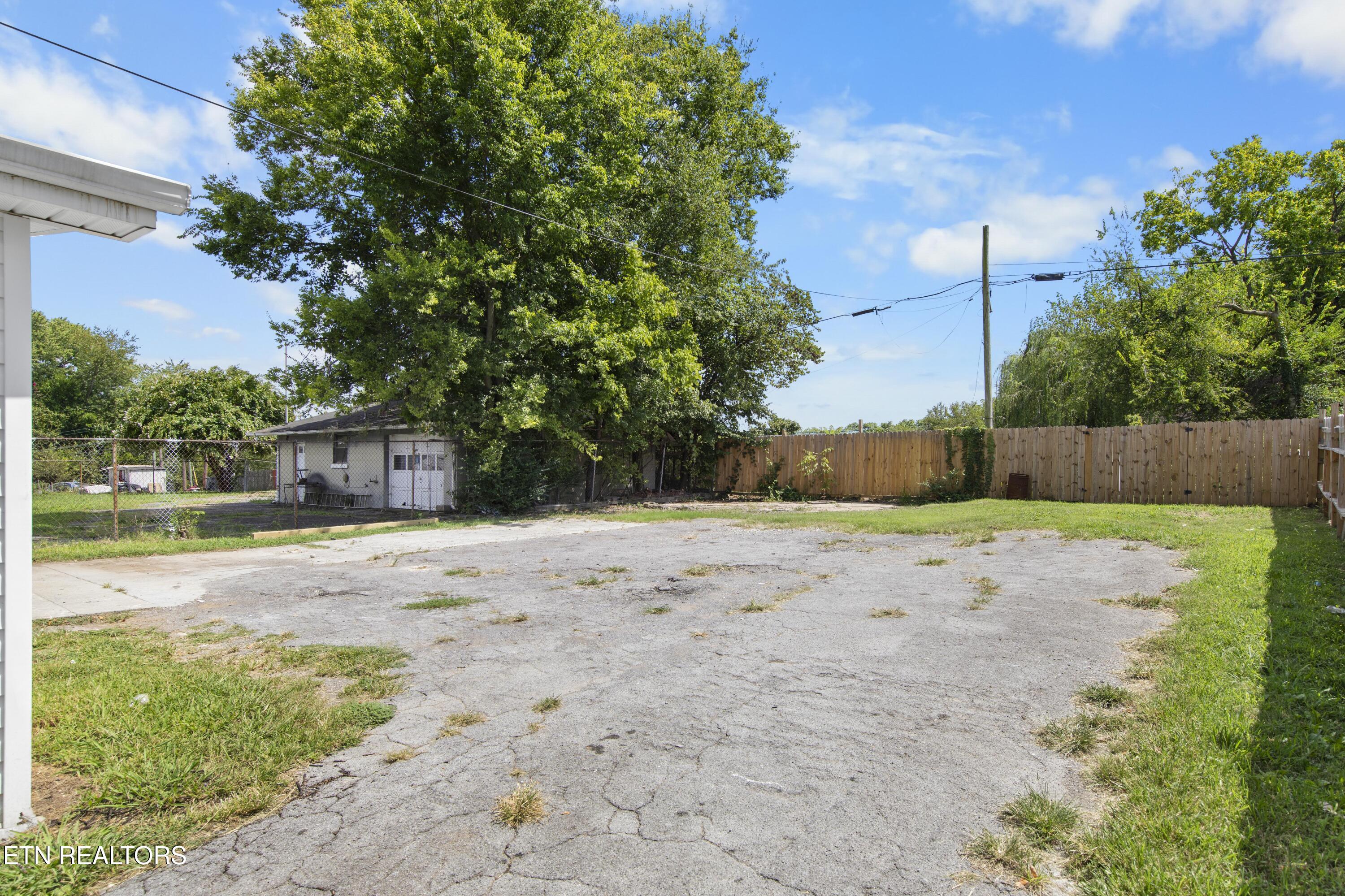 1716 Beaumont Avenue Knoxville TN 37921