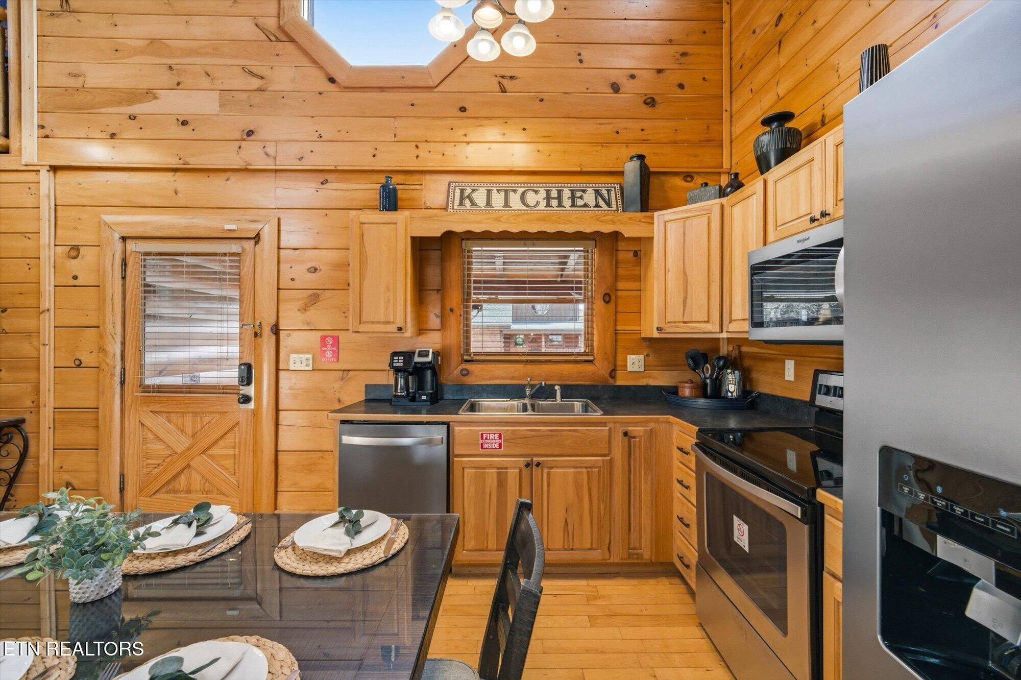 1959 Cougar Crossing Way Sevierville TN 37876