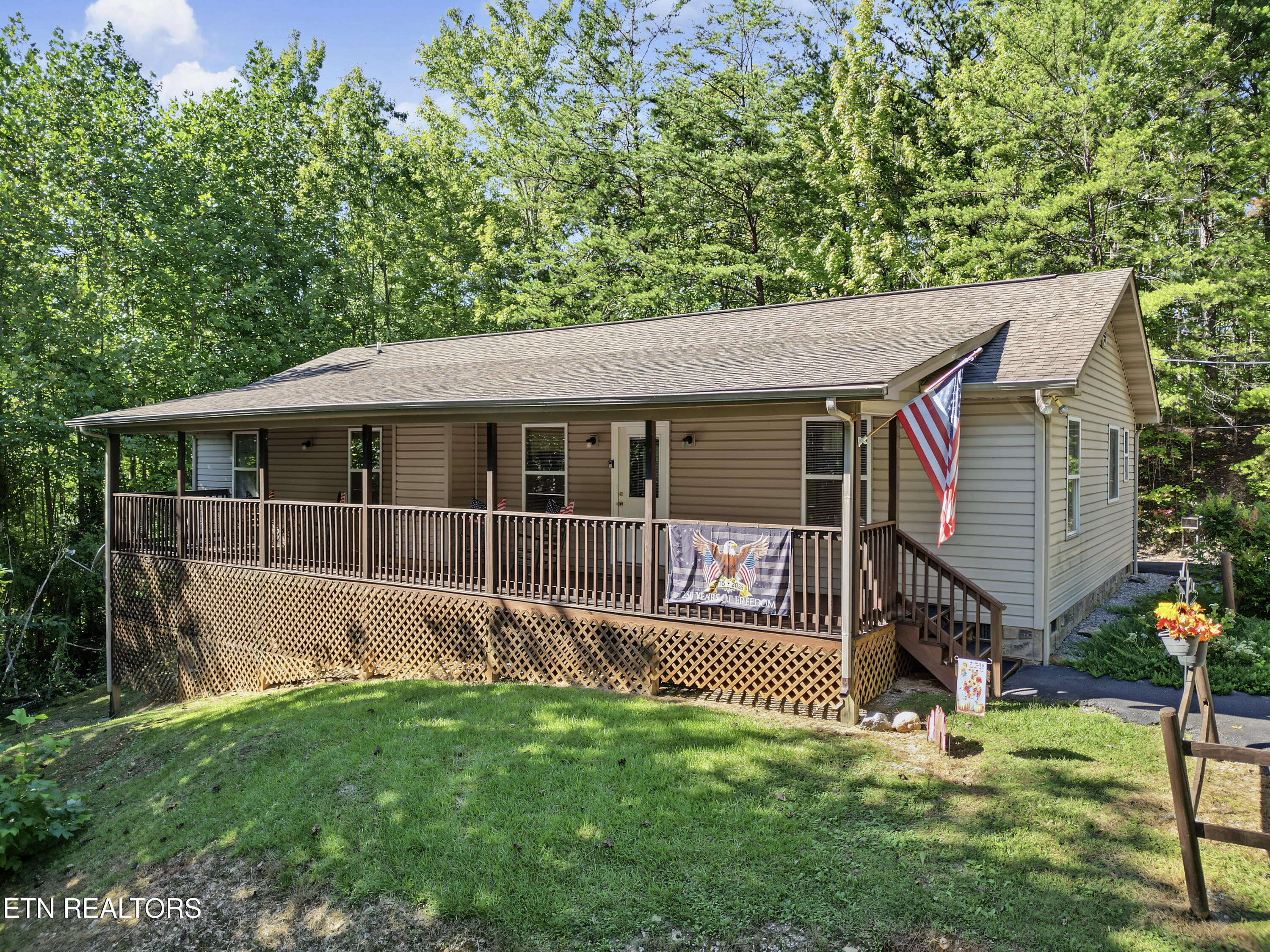1533 Honey Bee Cove Way Pigeon Forge TN 37863