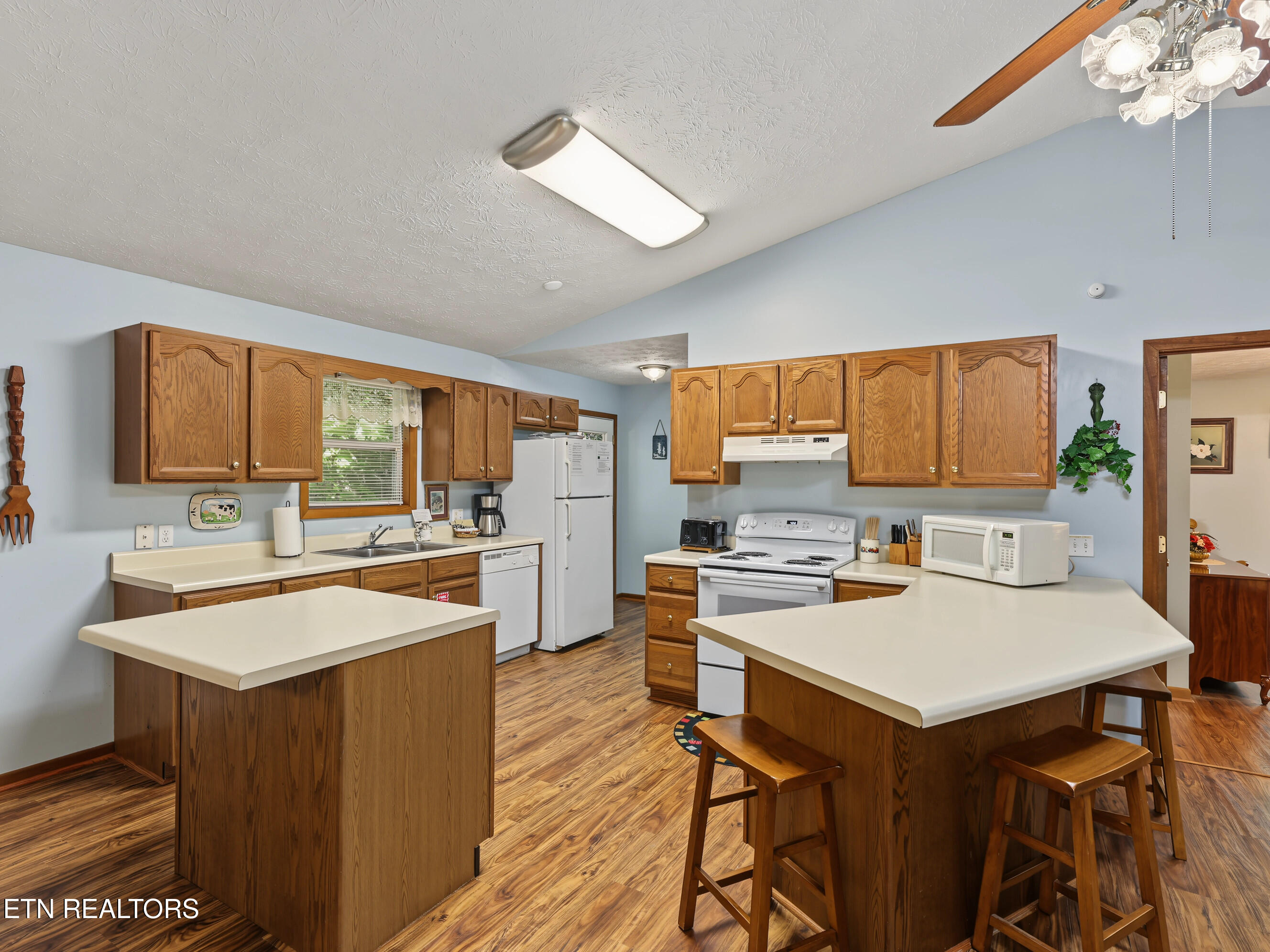 1533 Honey Bee Cove Way Pigeon Forge TN 37863