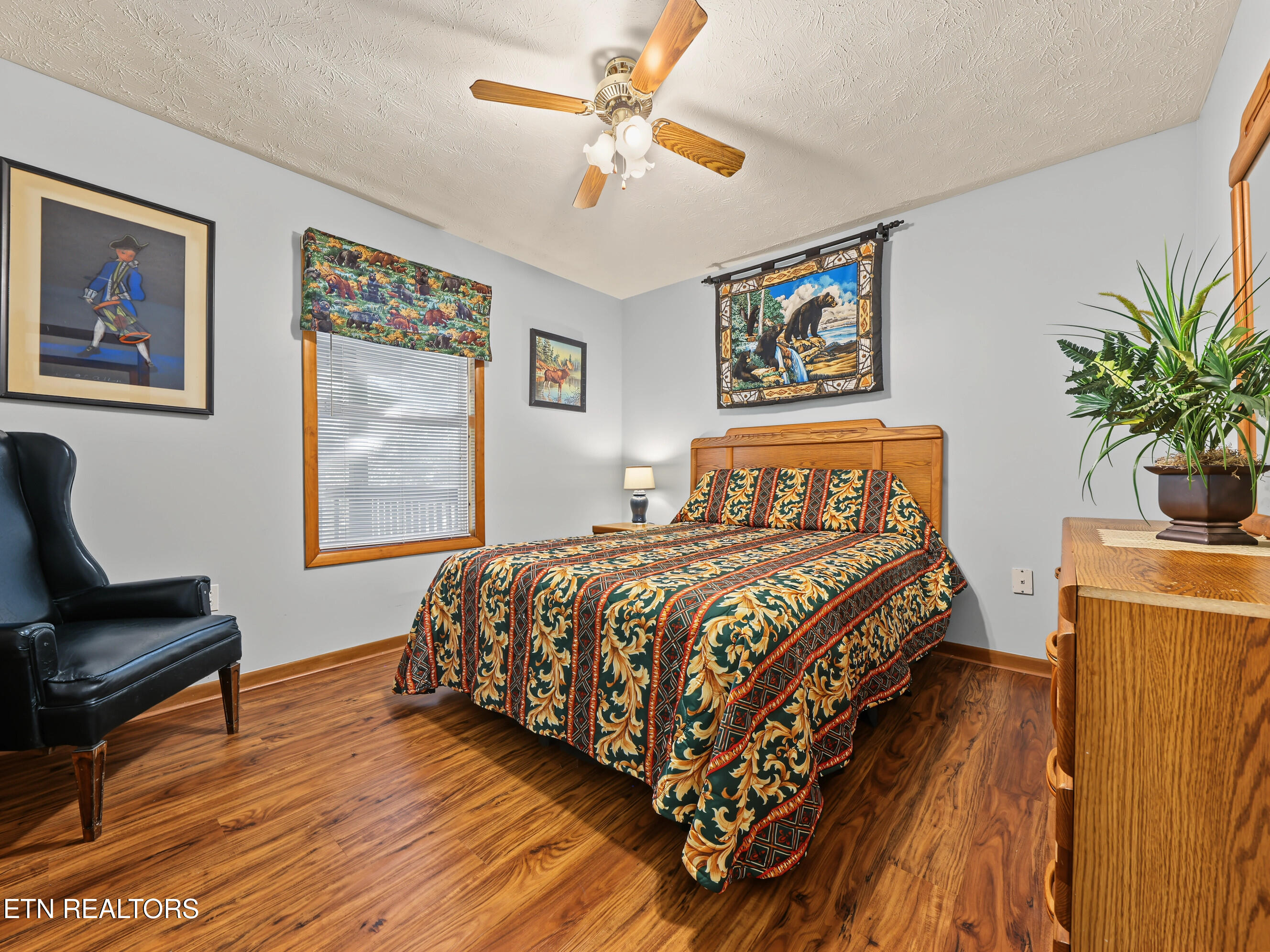 1533 Honey Bee Cove Way Pigeon Forge TN 37863