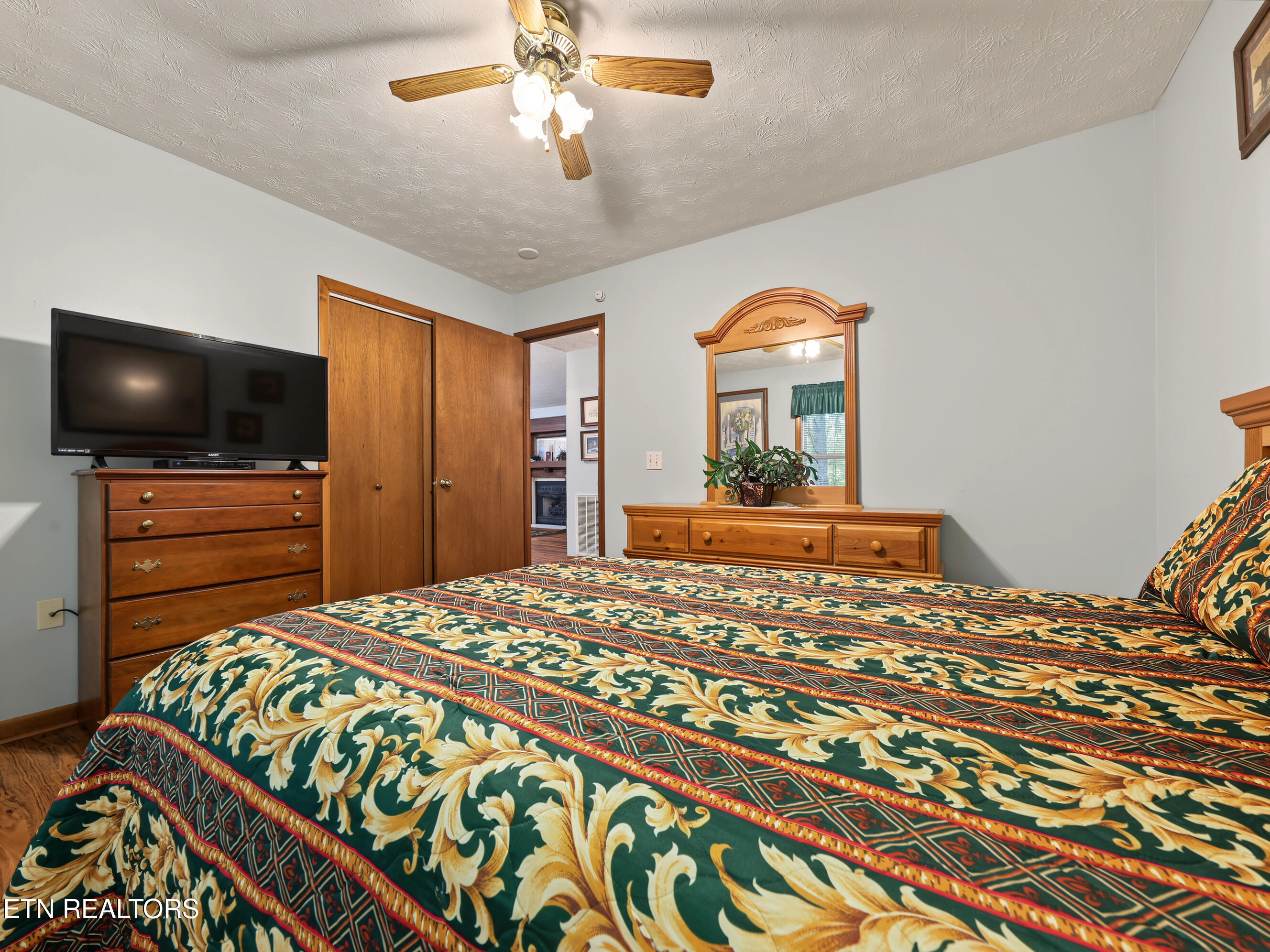 1533 Honey Bee Cove Way Pigeon Forge TN 37863