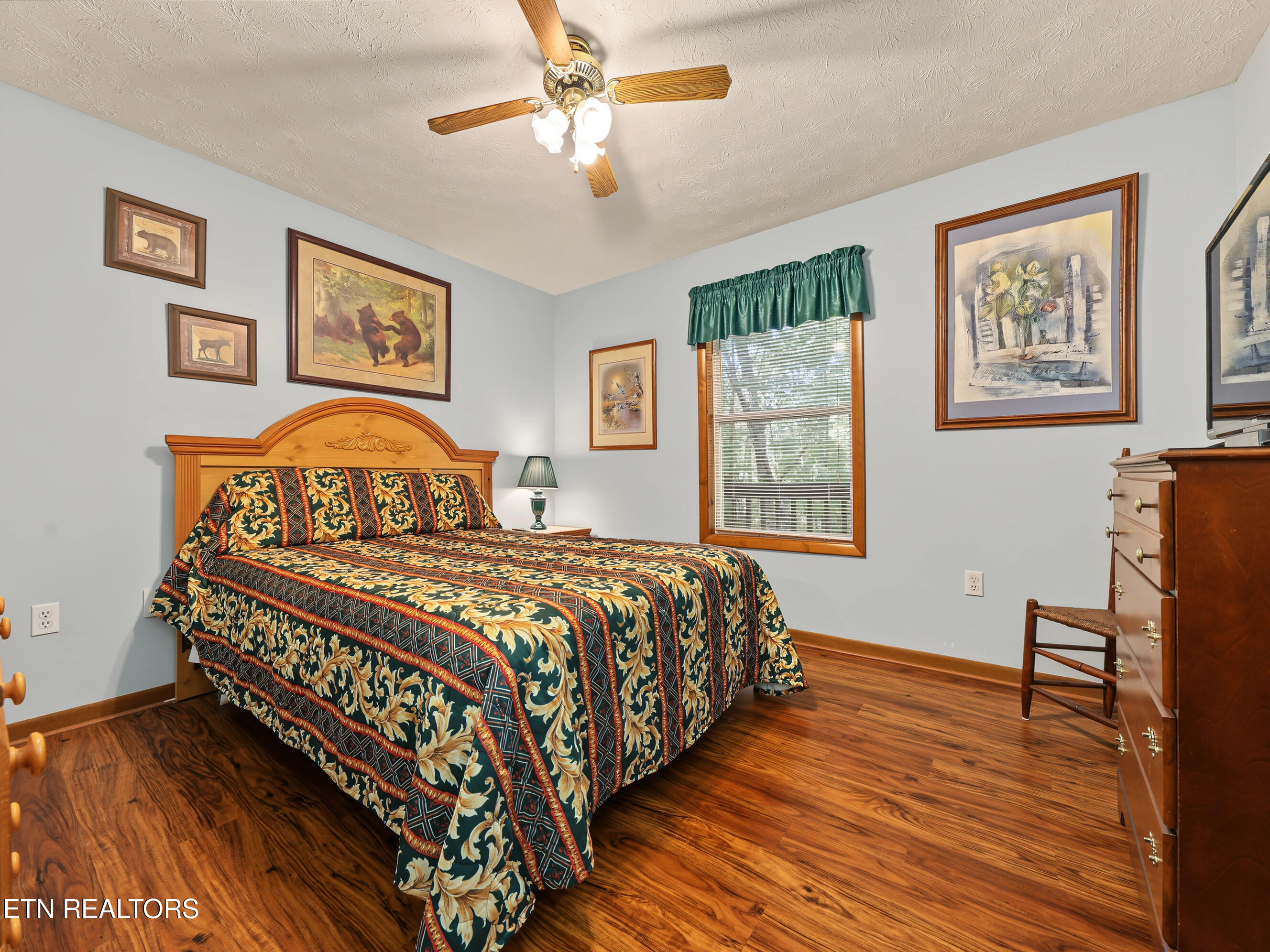 1533 Honey Bee Cove Way Pigeon Forge TN 37863