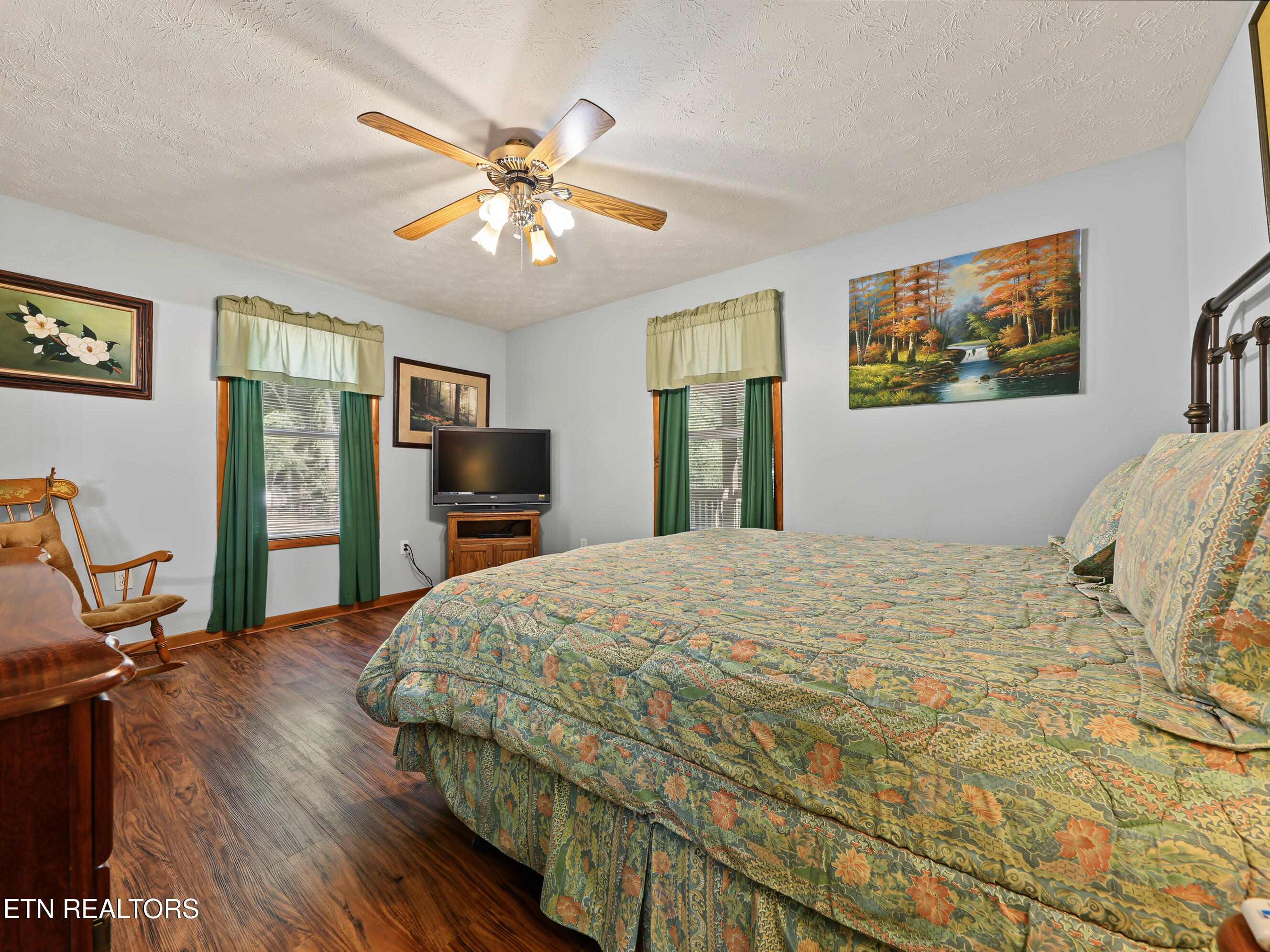 1533 Honey Bee Cove Way Pigeon Forge TN 37863