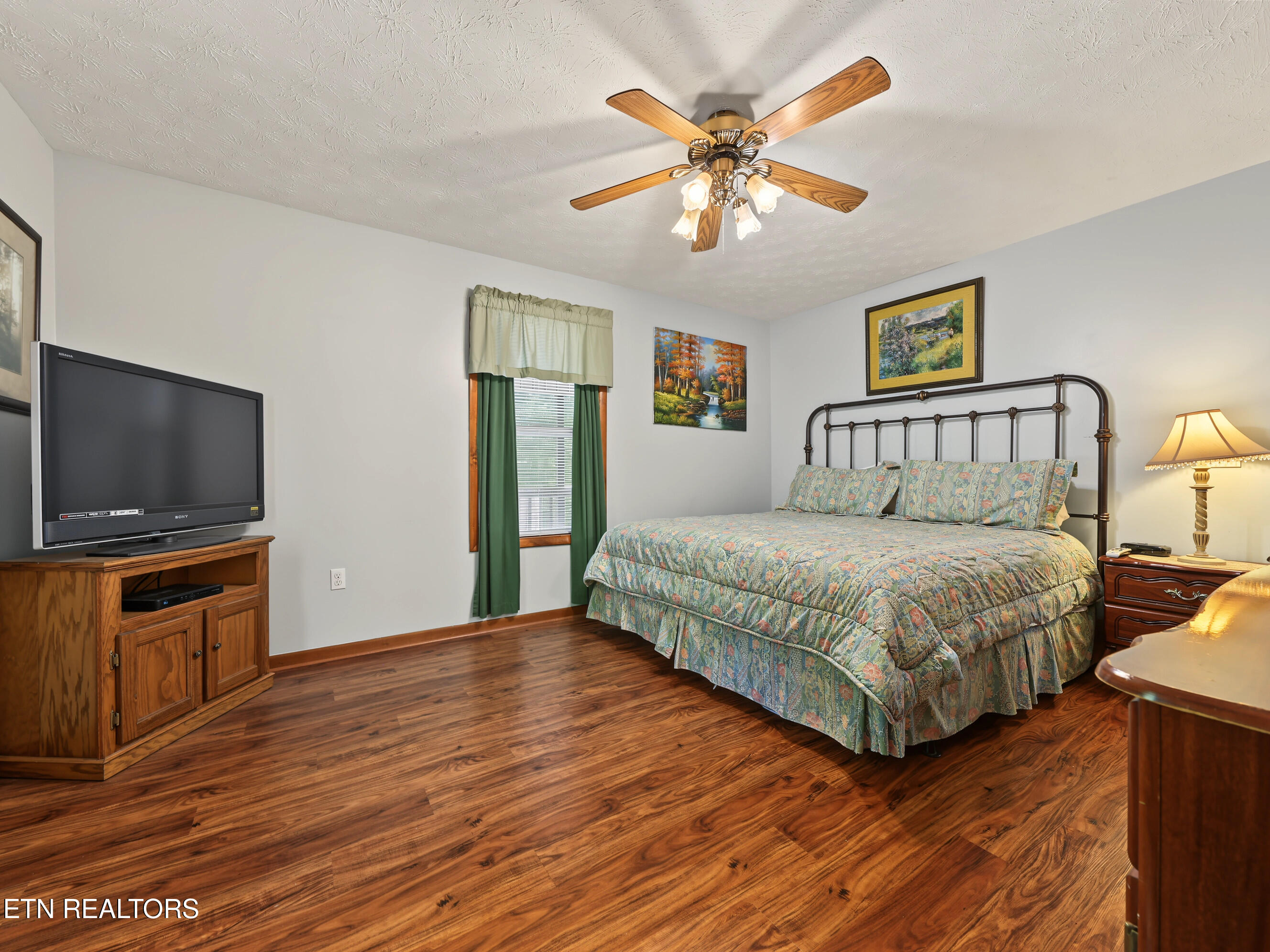 1533 Honey Bee Cove Way Pigeon Forge TN 37863