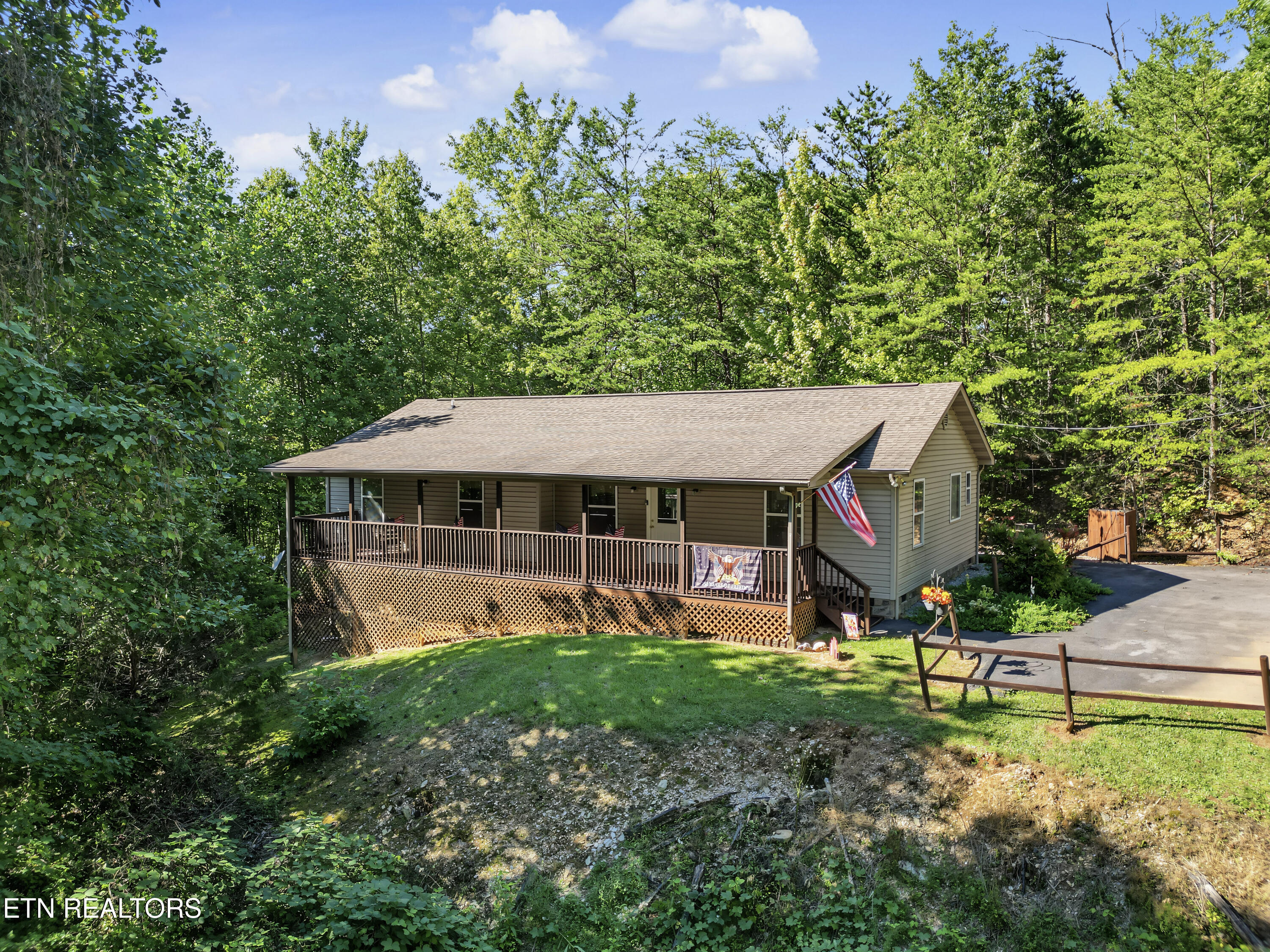 1533 Honey Bee Cove Way Pigeon Forge TN 37863