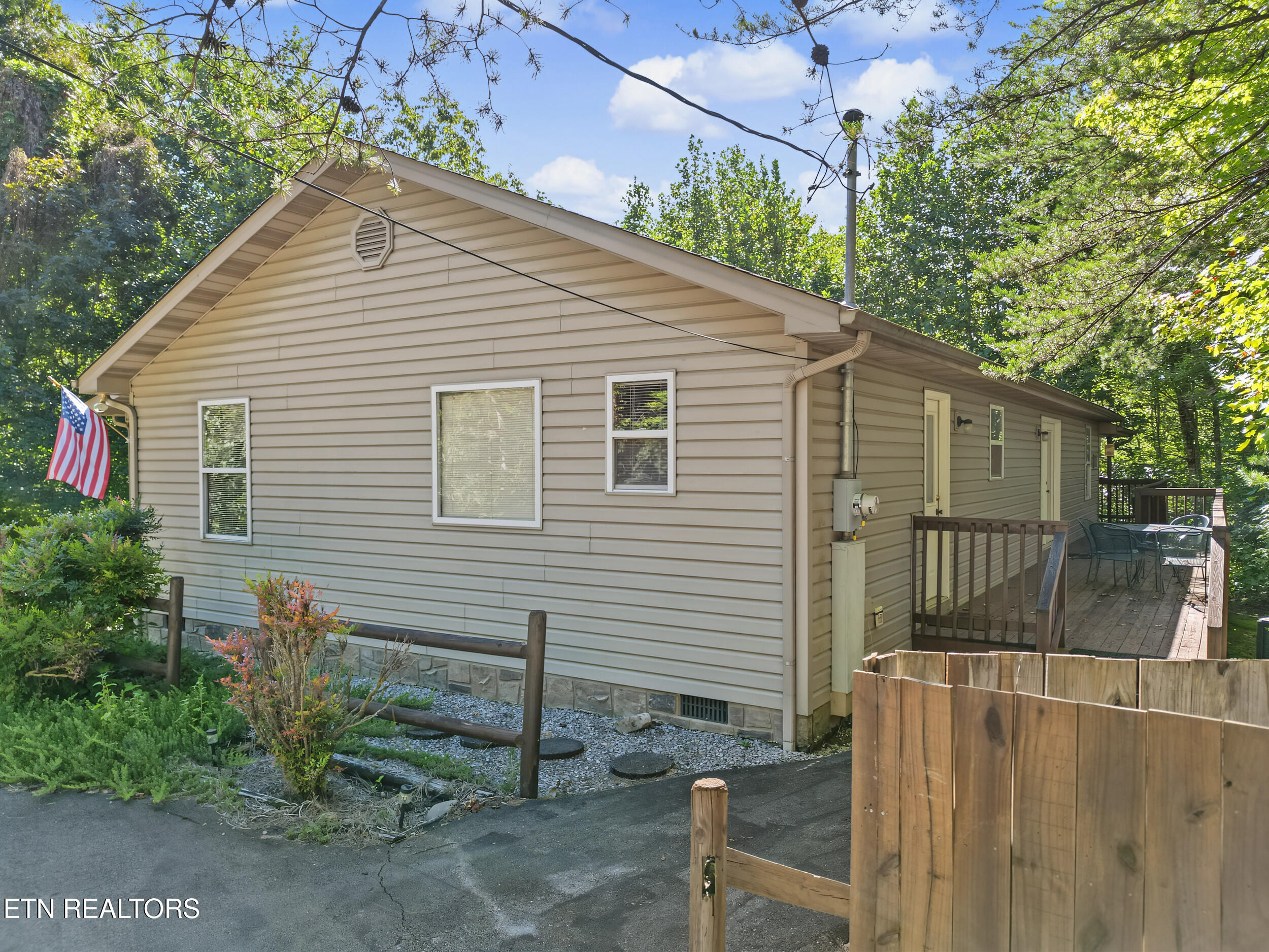 1533 Honey Bee Cove Way Pigeon Forge TN 37863