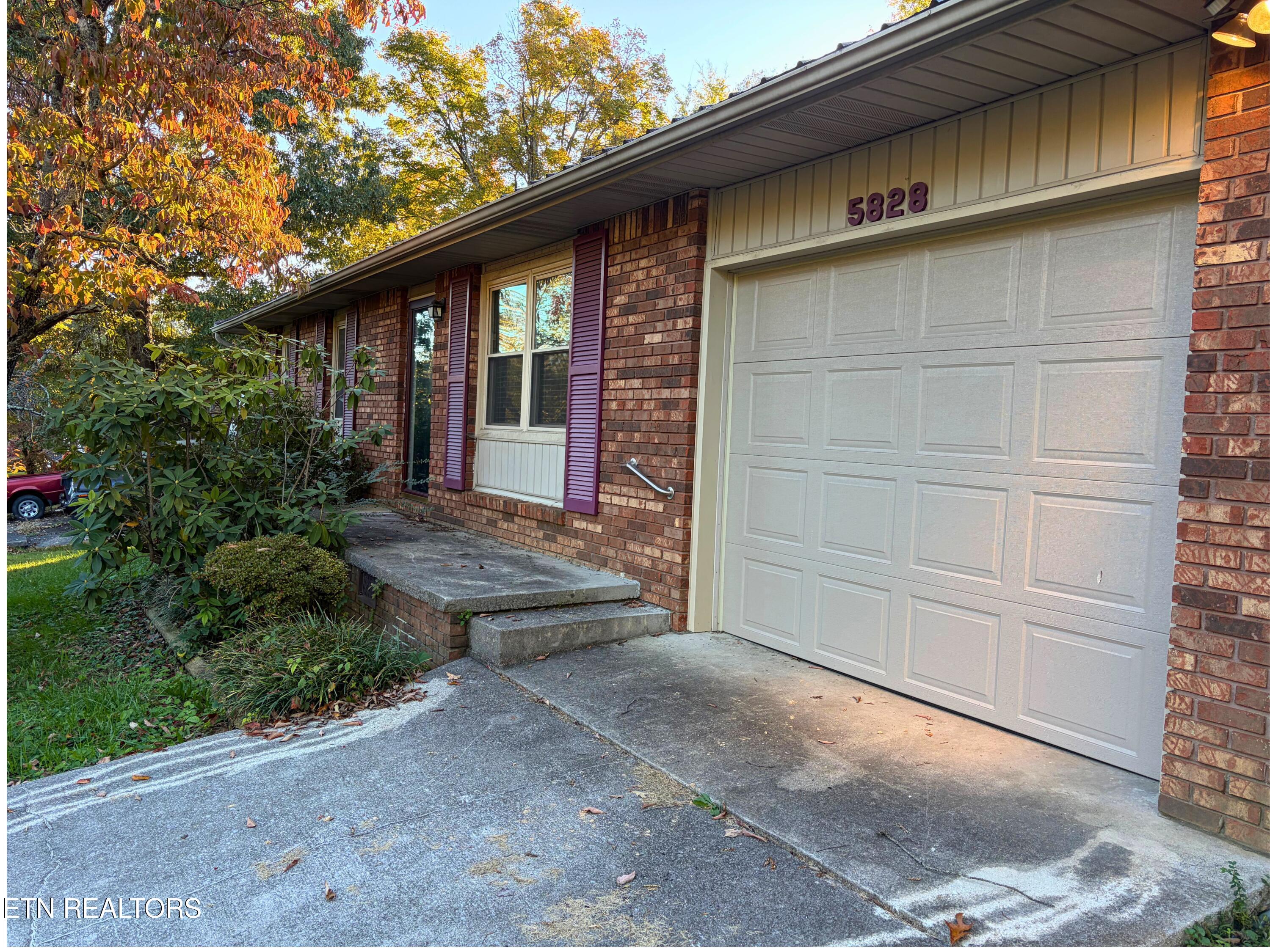 5828 Wooded Acres Drive Knoxville TN 37921