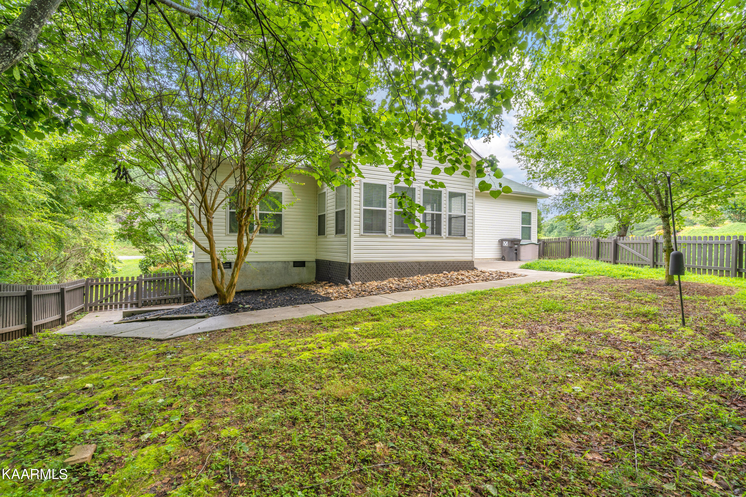 102 Amohi Way Loudon TN 37774