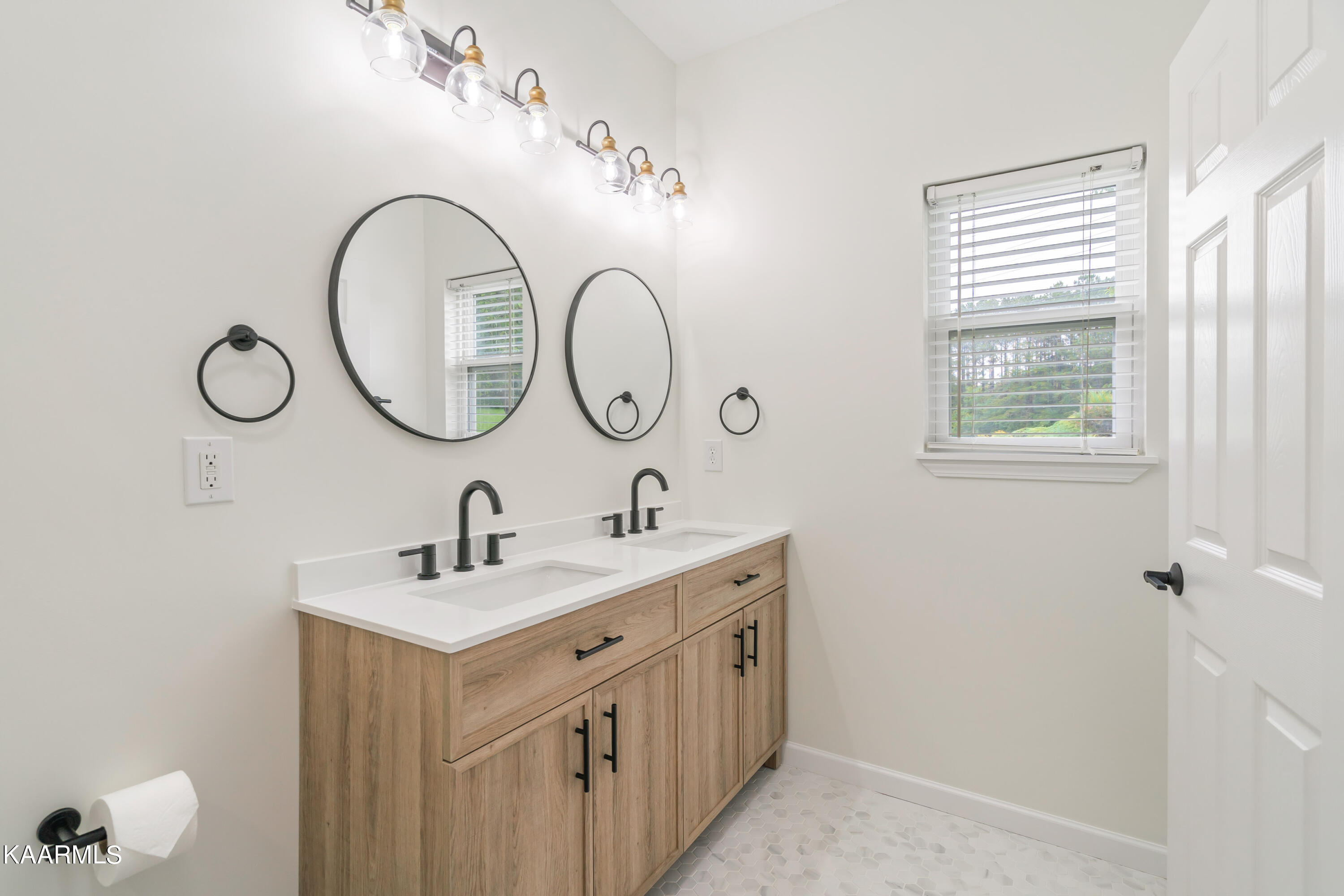 102 Amohi Way Loudon TN 37774