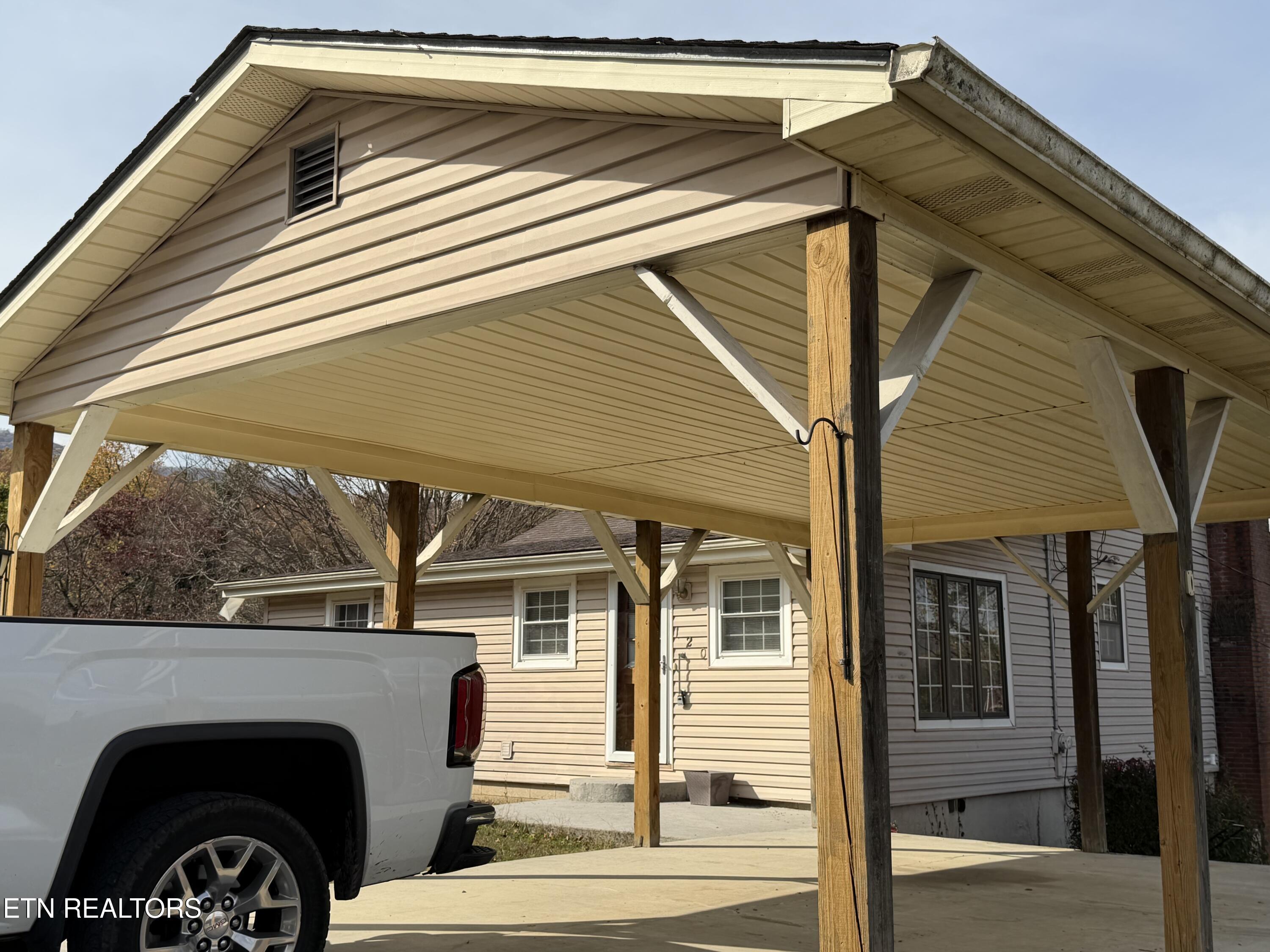 120 W Lowe Drive Caryville TN 37714
