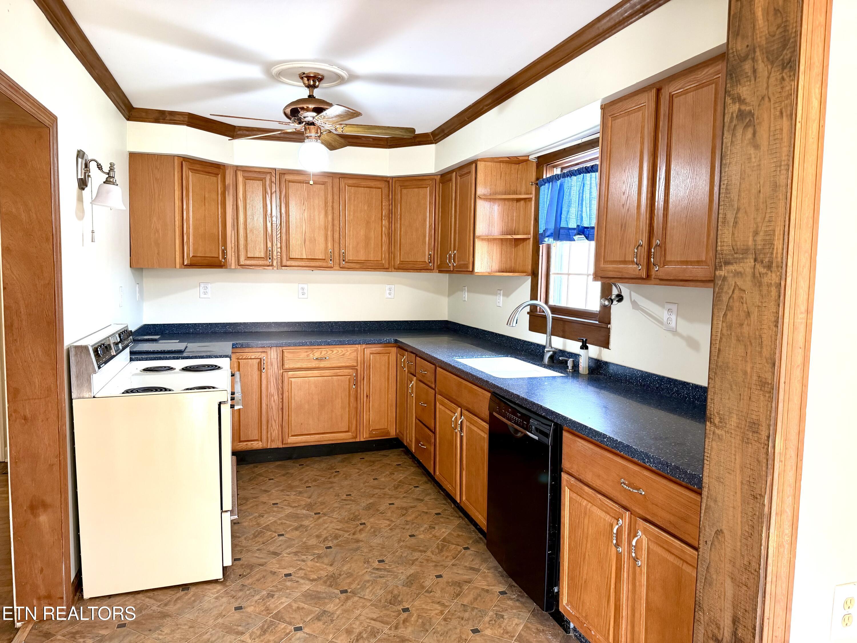 120 W Lowe Drive Caryville TN 37714