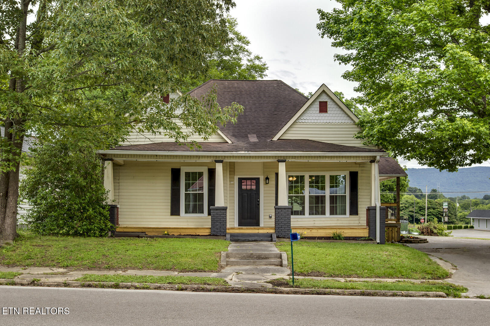 327 Ohio Avenue Etowah TN 37331